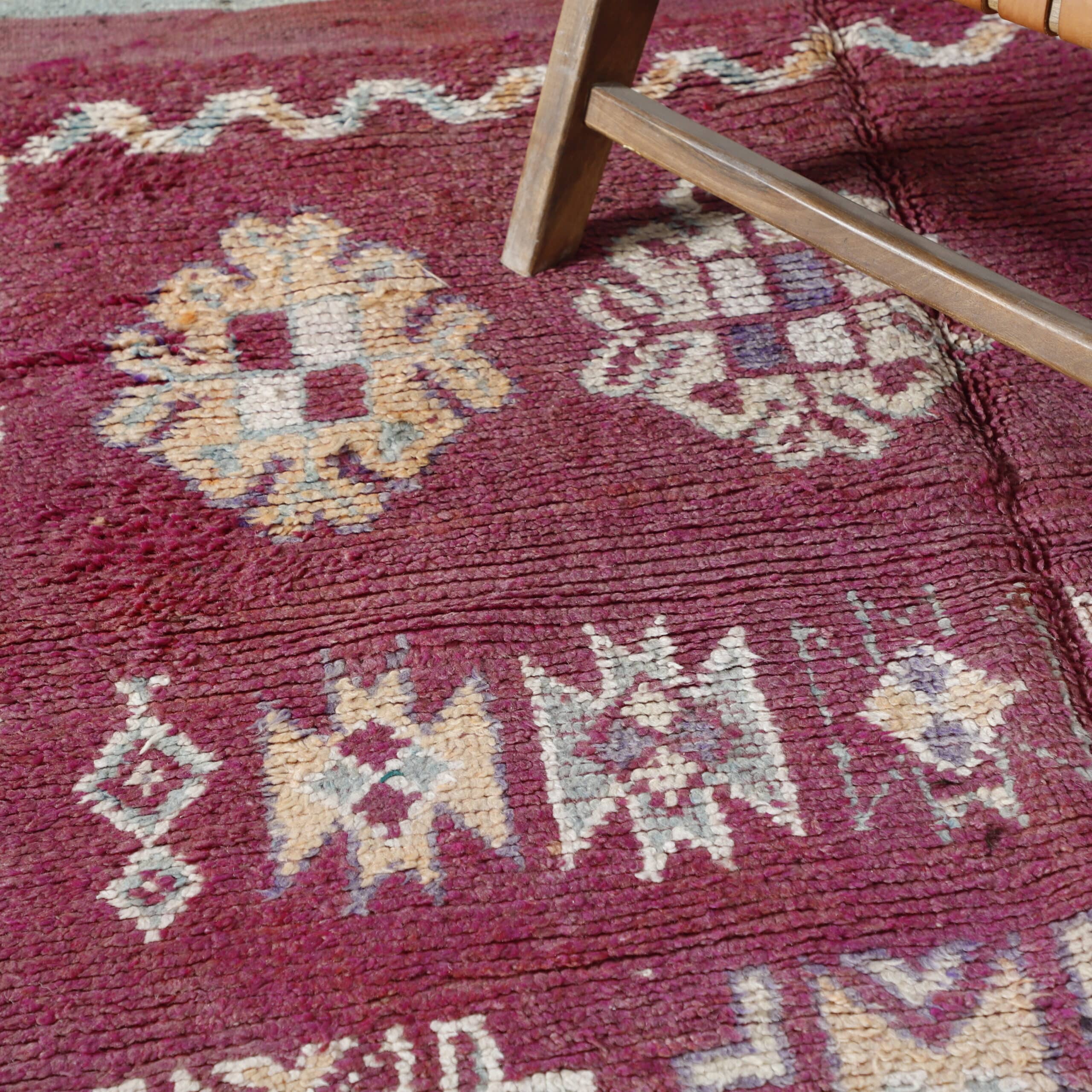 Vintage Carpet 10.1×4.9 ft – Handmade Moroccan Wool Rug with Geometric Patterns