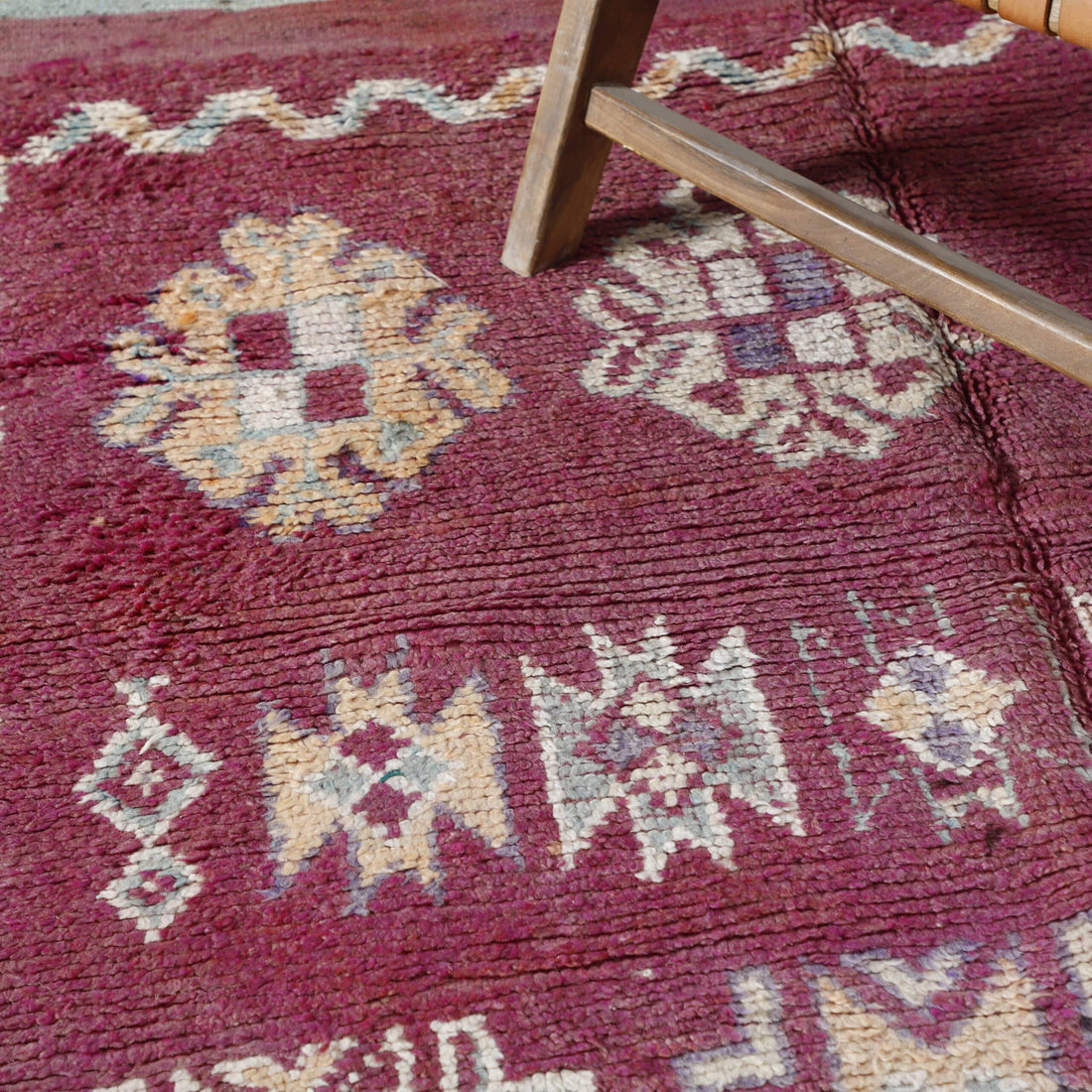 Vintage Carpet 10.1×4.9 ft – Handmade Moroccan Wool Rug with Geometric Patterns