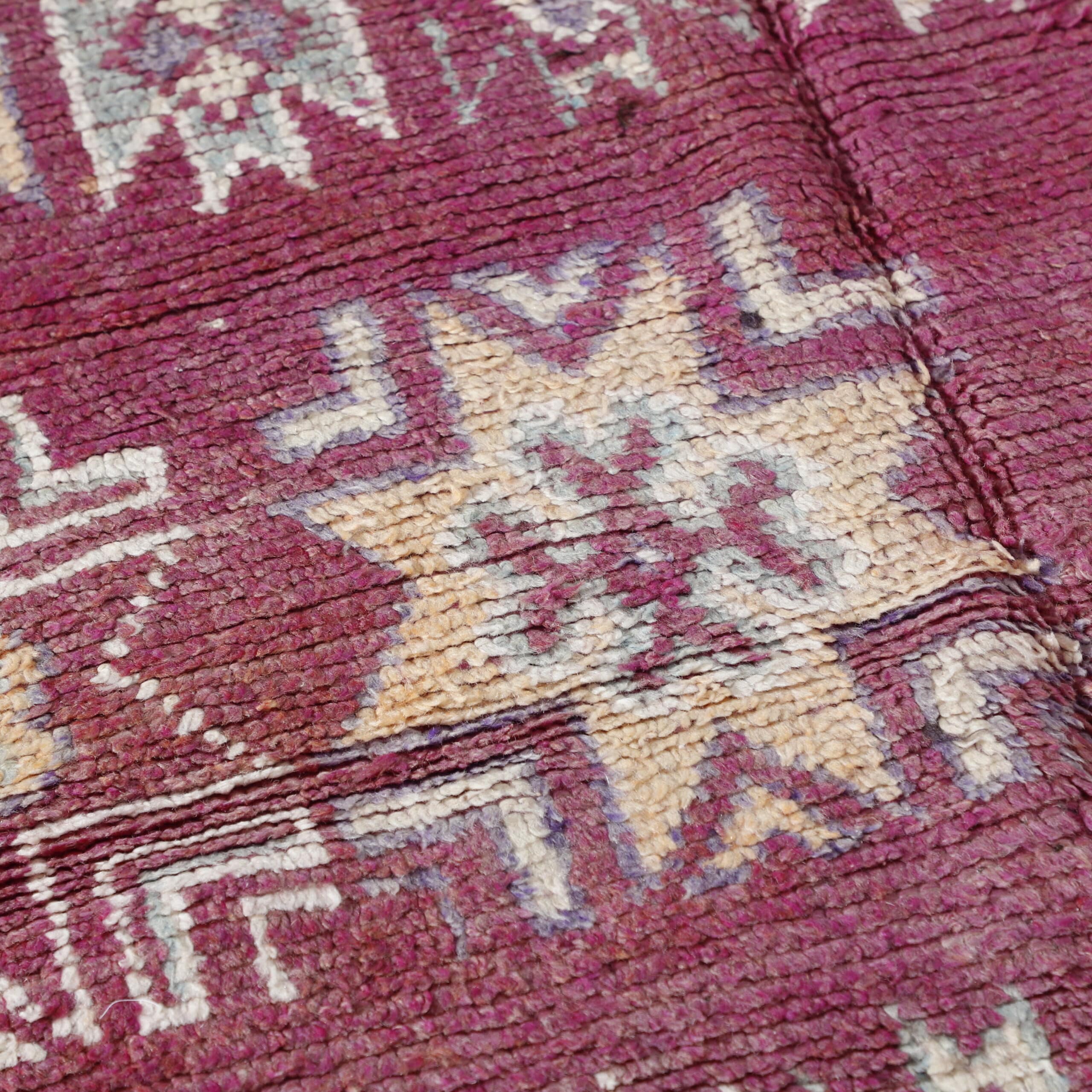 Vintage Carpet 10.1×4.9 ft – Handmade Moroccan Wool Rug with Geometric Patterns