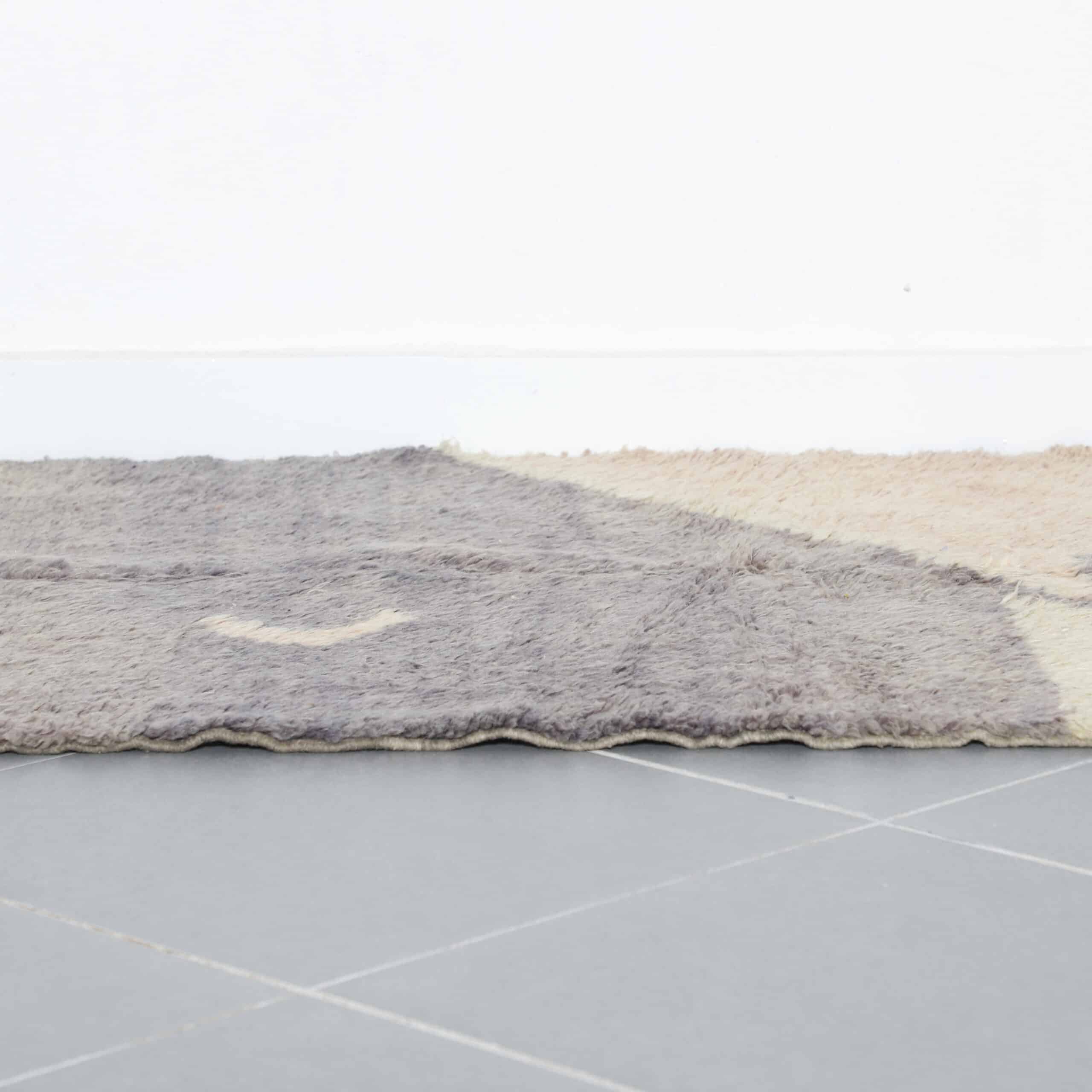 Boujaad Rug 4.7×3.3 ft – Handmade Moroccan Wool Rug in Neutral Beige and Gray Tones