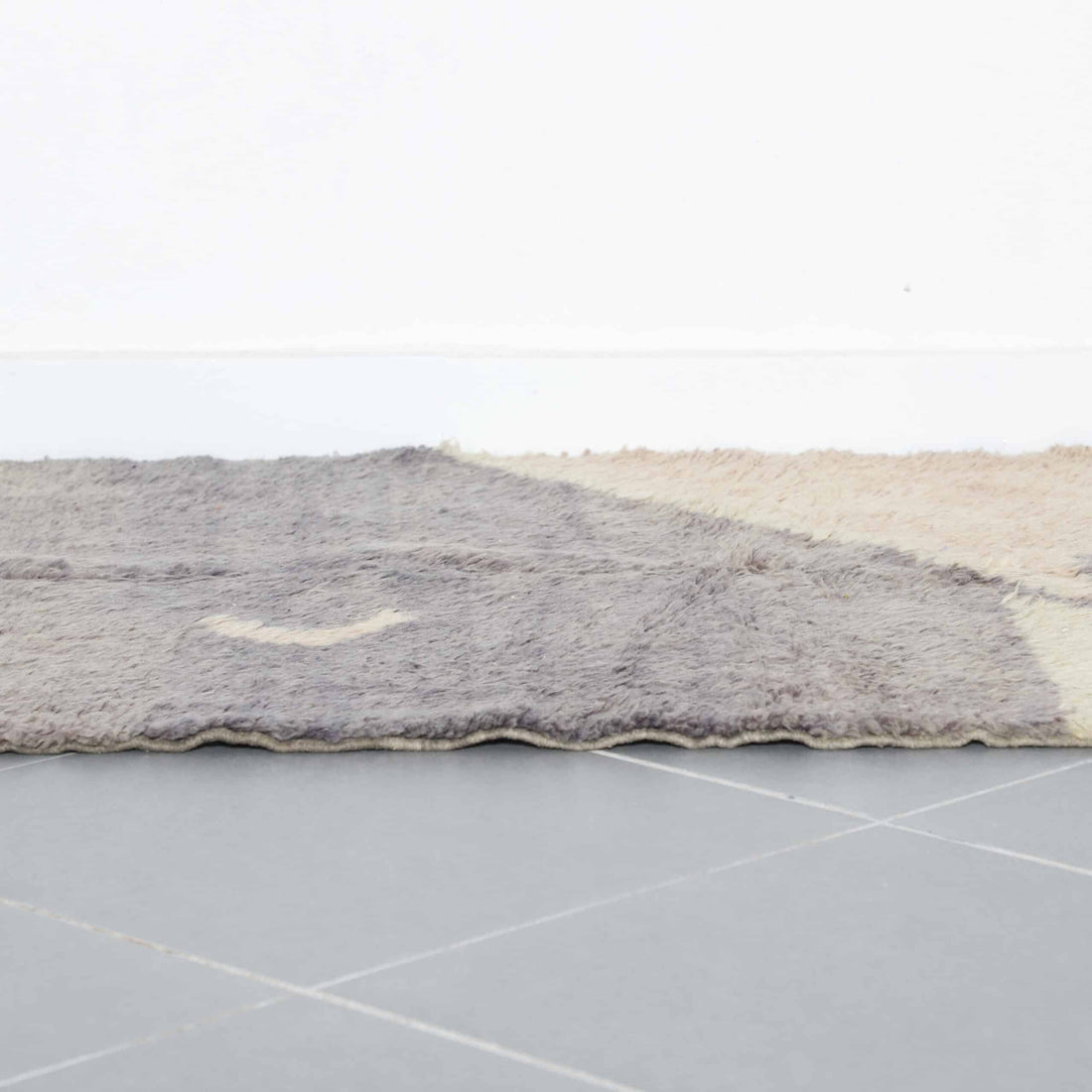 Boujaad Rug 4.7×3.3 ft – Handmade Moroccan Wool Rug in Neutral Beige and Gray Tones