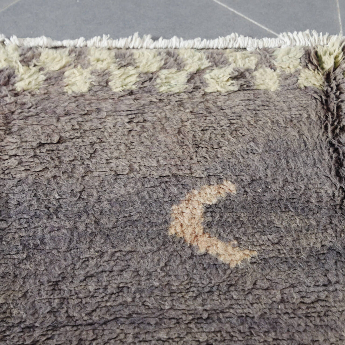 Boujaad Rug 4.7×3.3 ft – Handmade Moroccan Wool Rug in Neutral Beige and Gray Tones