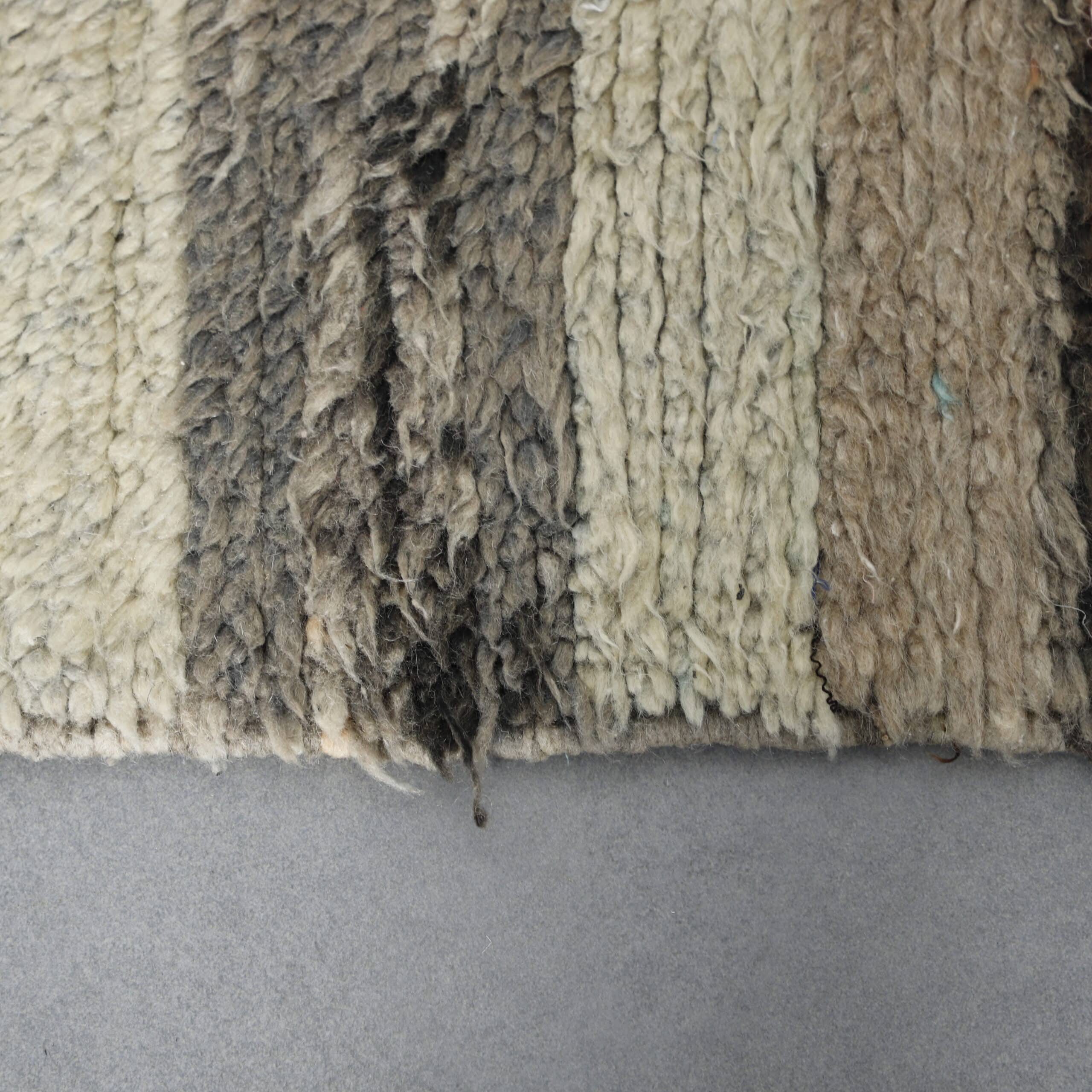 Boujaad Rug 4.6×3.4 ft – Handmade Moroccan Wool Rug in Earthy Neutral Stripes