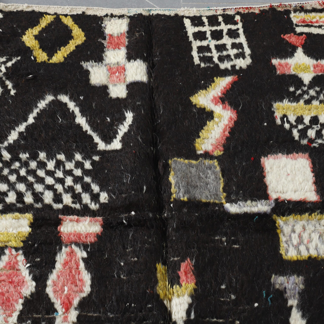 Taznakht Rug 4.2×3.5 ft – Handmade Moroccan Wool Carpet with Abstract Tribal Patterns