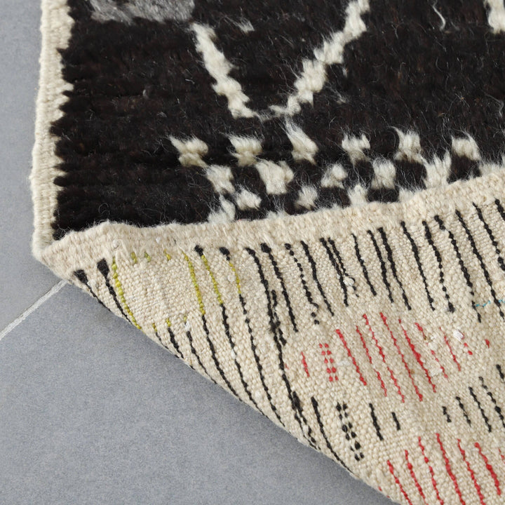 Taznakht Rug 4.2×3.5 ft – Handmade Moroccan Wool Carpet with Abstract Tribal Patterns