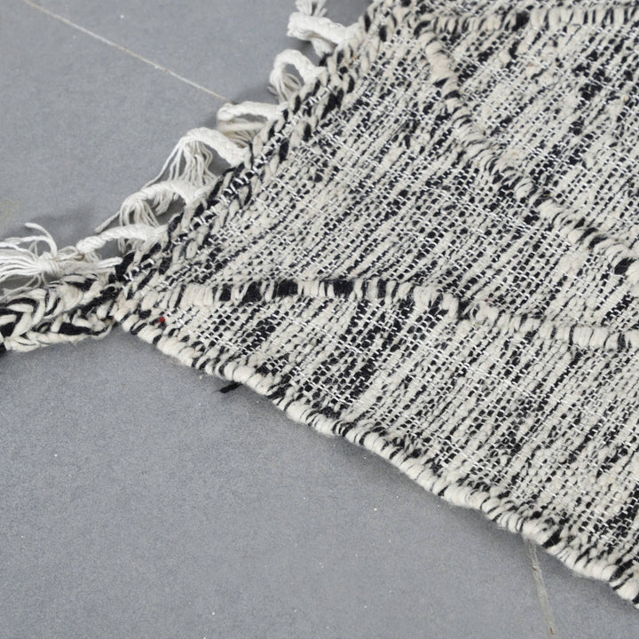 Zanafi Kilim Rug 3.5×2.2 ft – Handmade Moroccan Wool Rug in Black and White Geometric Design