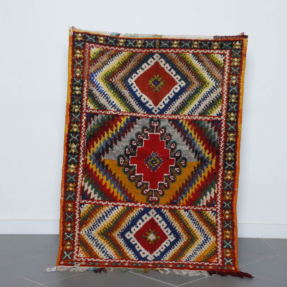 Handmade Colorful Moroccan Kilim with Geometric Diamond Medallions          150cm x 110cm