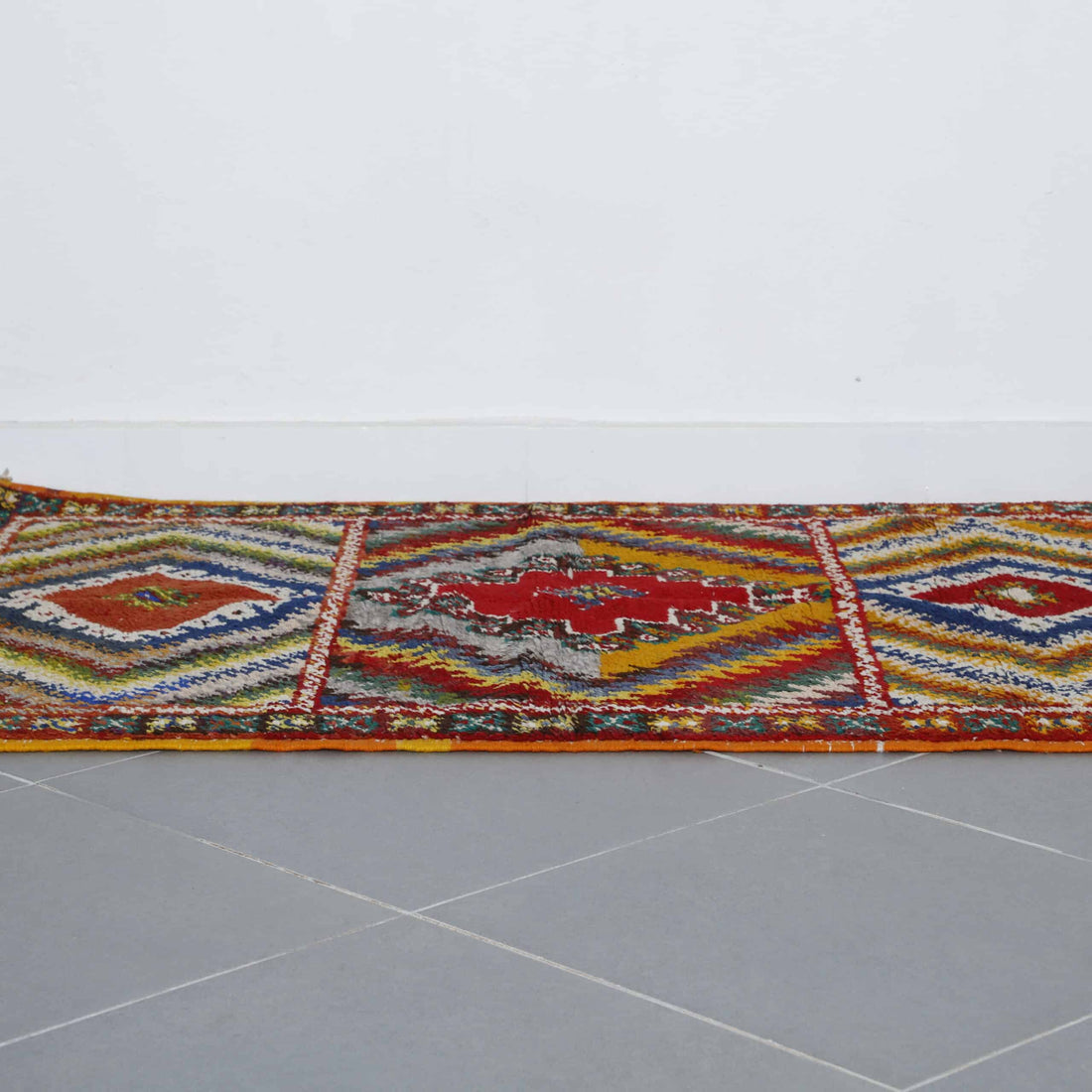 Handmade Colorful Moroccan Kilim with Geometric Diamond Medallions          150cm x 110cm