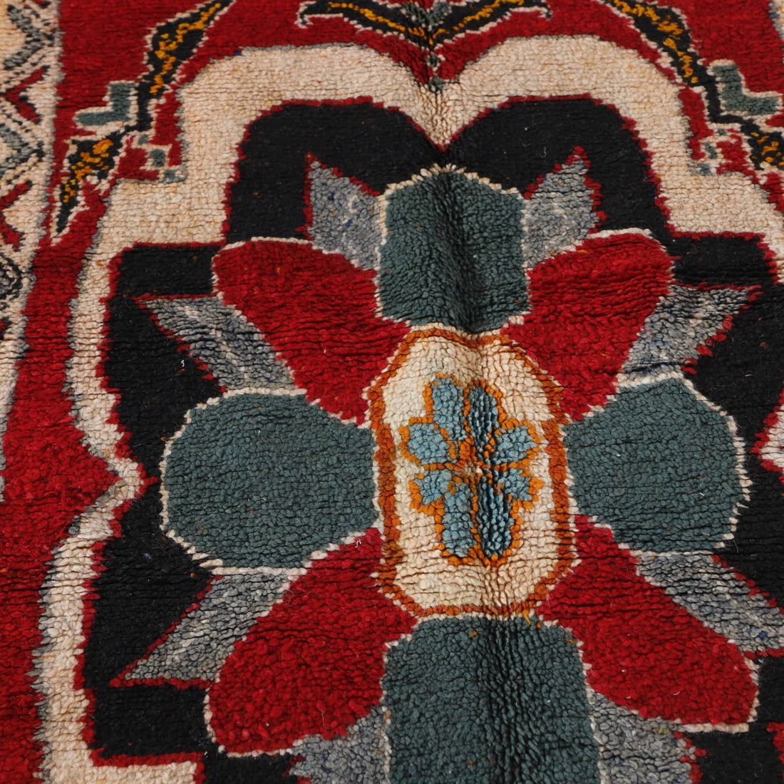 Taznakht Carpet 8.9×3.3 ft – Handmade Moroccan Wool Rug with Floral Design