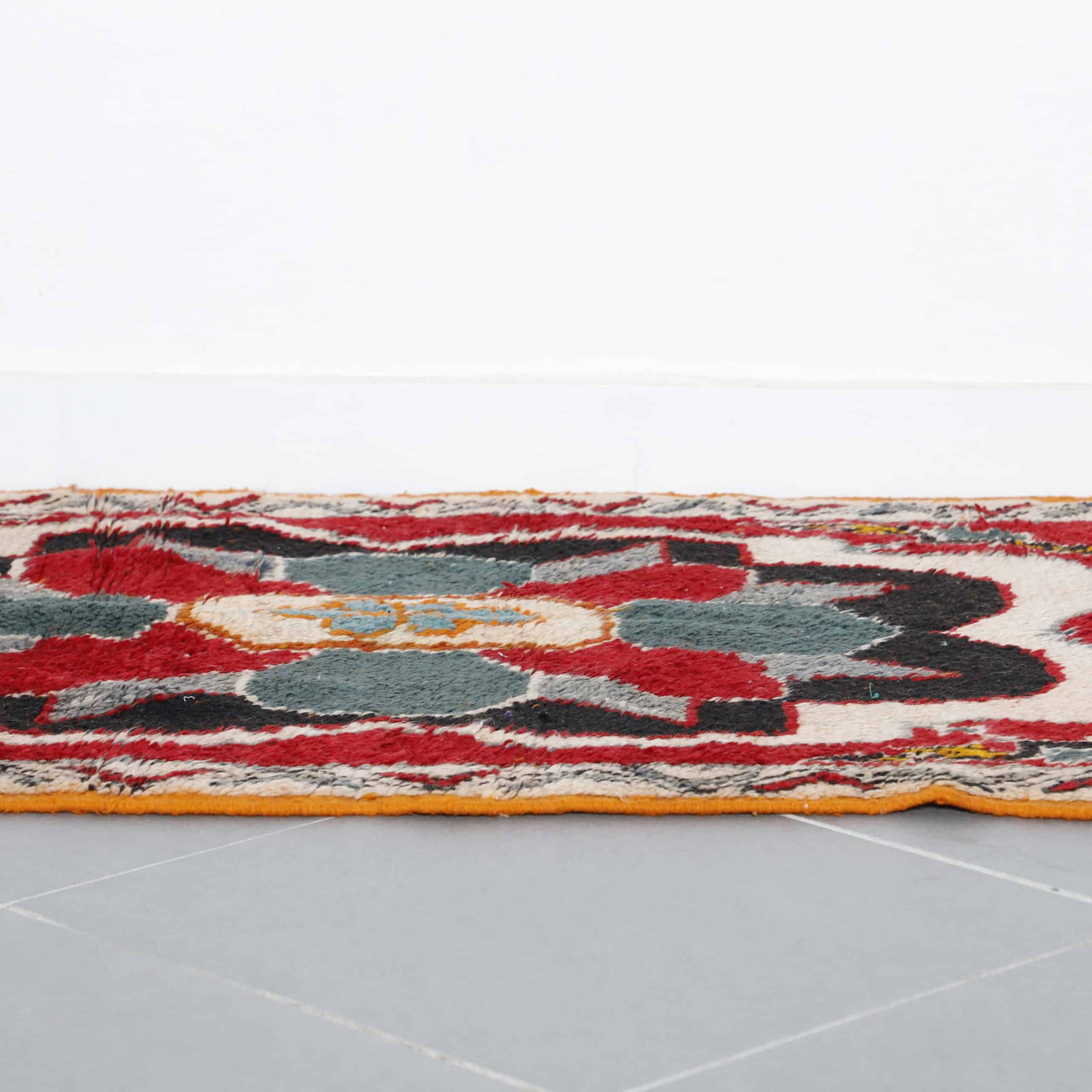 Taznakht Carpet 8.9×3.3 ft – Handmade Moroccan Wool Rug with Floral Design