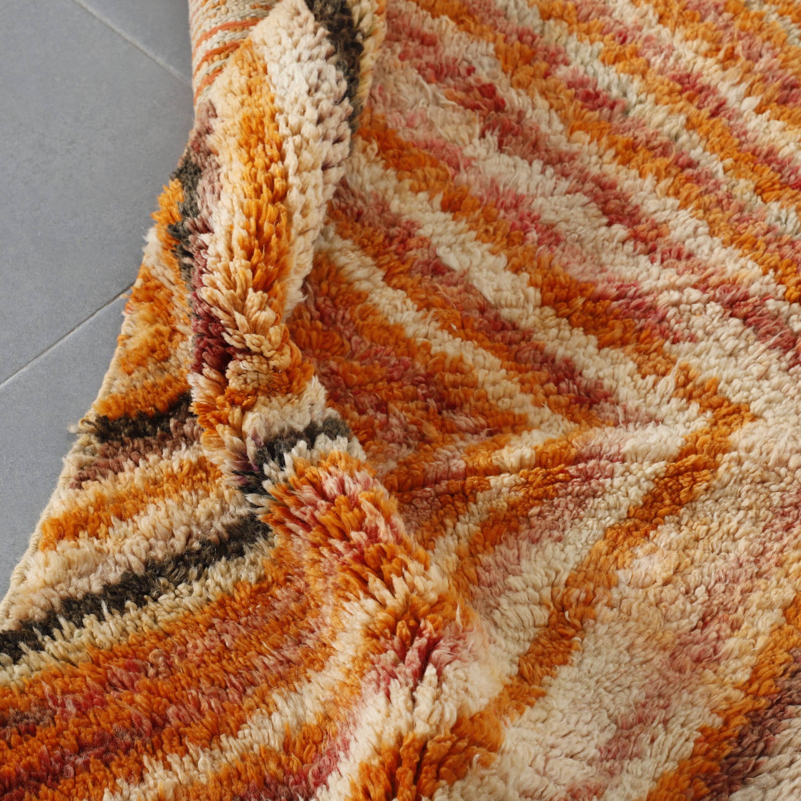 Vintage Boujaad Rug 11.1×2.5 ft – Handmade Moroccan Wool Runner with Warm Zigzag Pattern