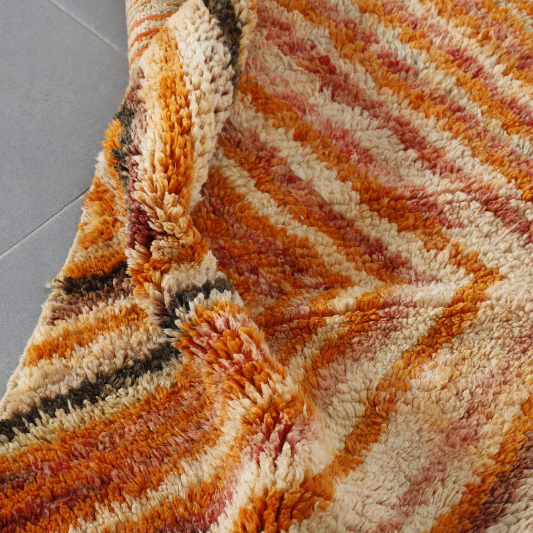 Vintage Boujaad Rug 11.1×2.5 ft – Handmade Moroccan Wool Runner with Warm Zigzag Pattern