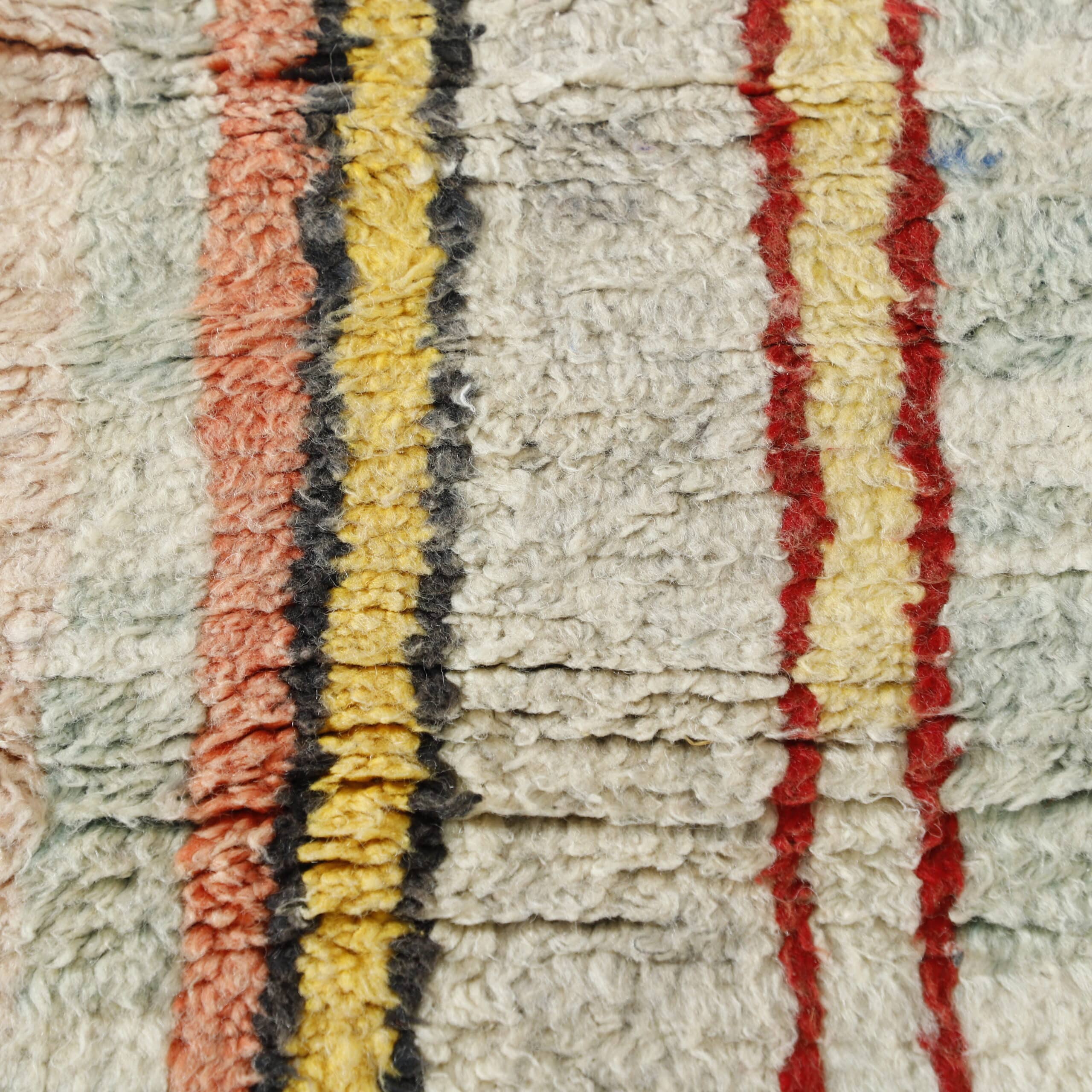 Berber Rug 4.9×3.3 ft – Handmade Moroccan Wool Carpet in Soft Yellow Diamond Pattern