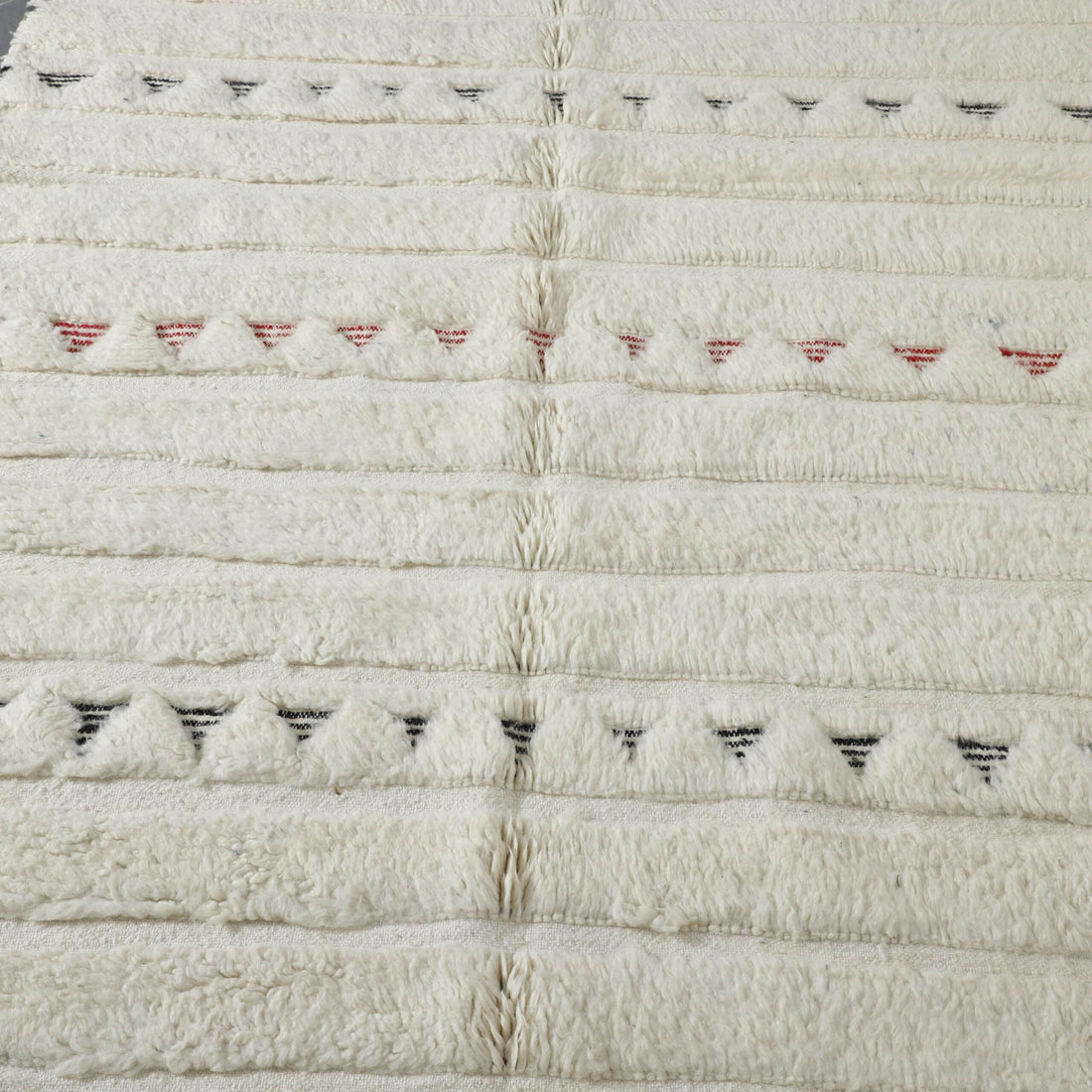 Large Handmade Moroccan Beni Ouarain Rug with Minimalist Geometric Stripes      260cm x 154cm