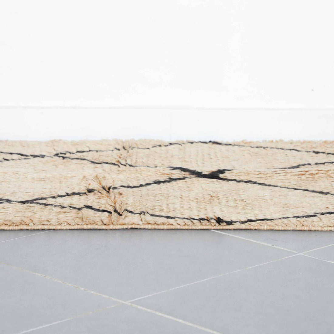 Moroccan Boujaad Rug 4.9×3.3 ft – Handmade Wool Carpet with Classic Diamond Design