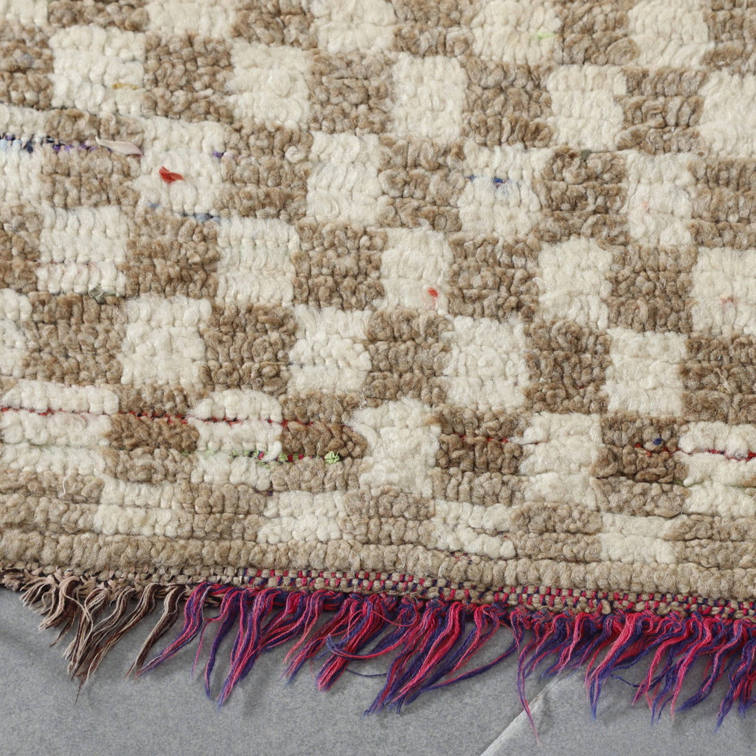 Checkered Boujaad Rug 8.0×2.8 ft – Handmade Moroccan Wool Runner in Beige and Cream Checker Pattern