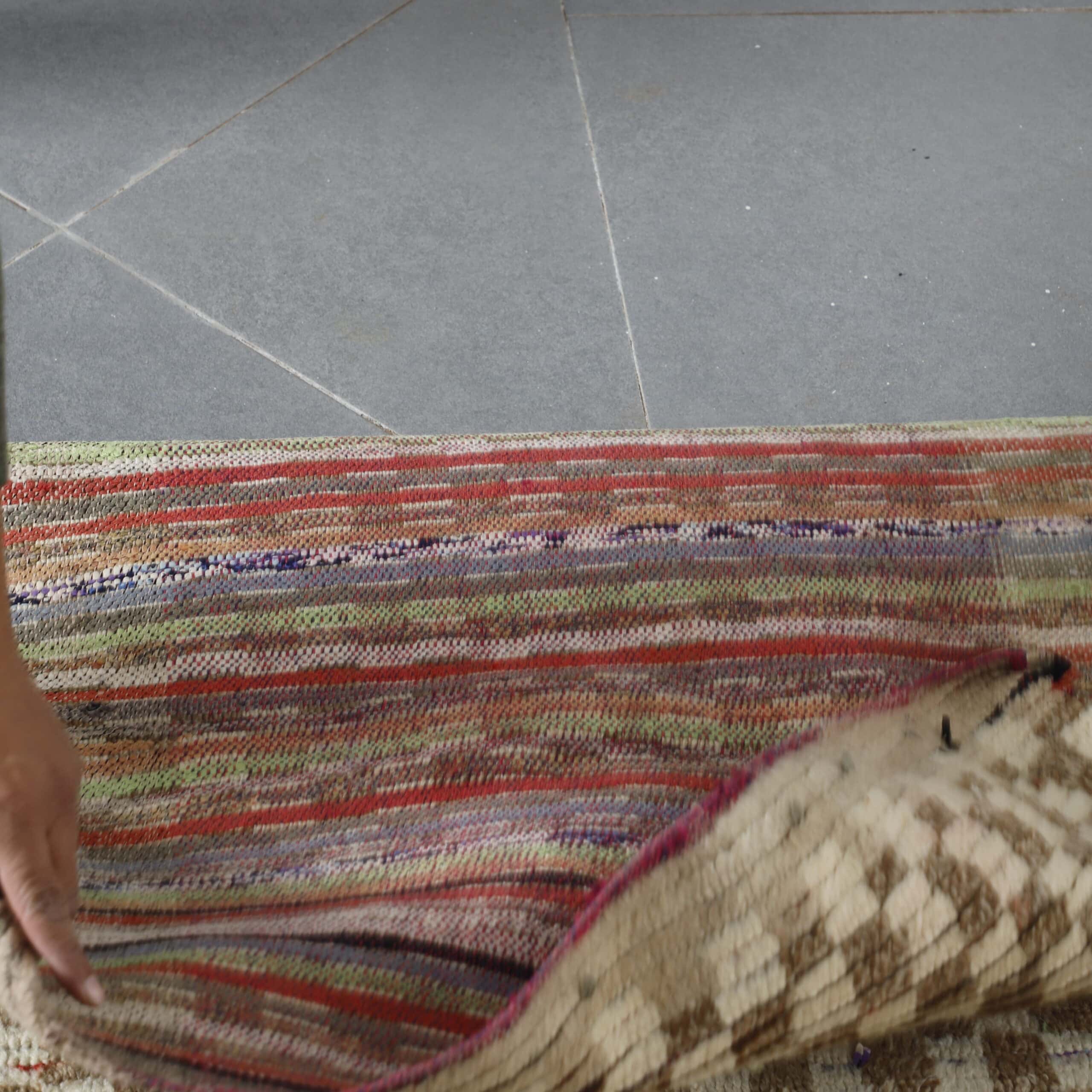 Checkered Boujaad Rug 8.0×2.8 ft – Handmade Moroccan Wool Runner in Beige and Cream Checker Pattern