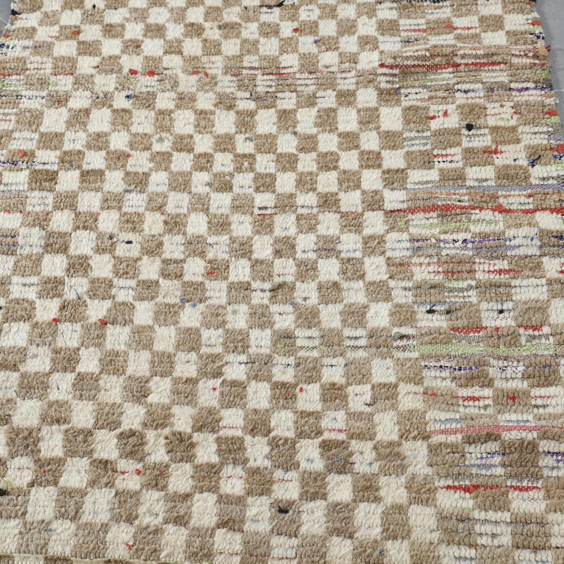 Checkered Boujaad Rug 8.0×2.8 ft – Handmade Moroccan Wool Runner in Beige and Cream Checker Pattern