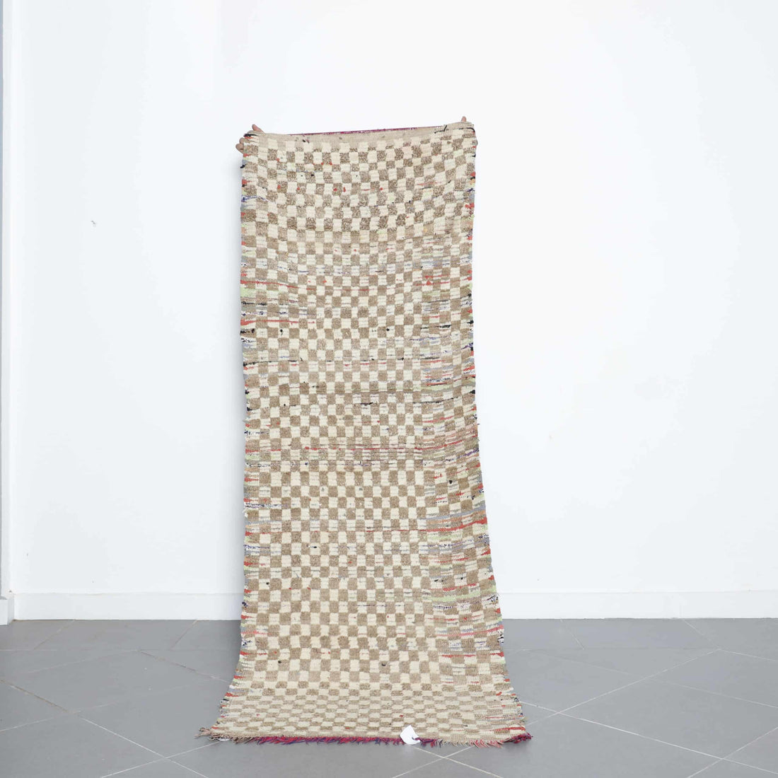 Checkered Boujaad Rug 8.0×2.8 ft – Handmade Moroccan Wool Runner in Beige and Cream Checker Pattern