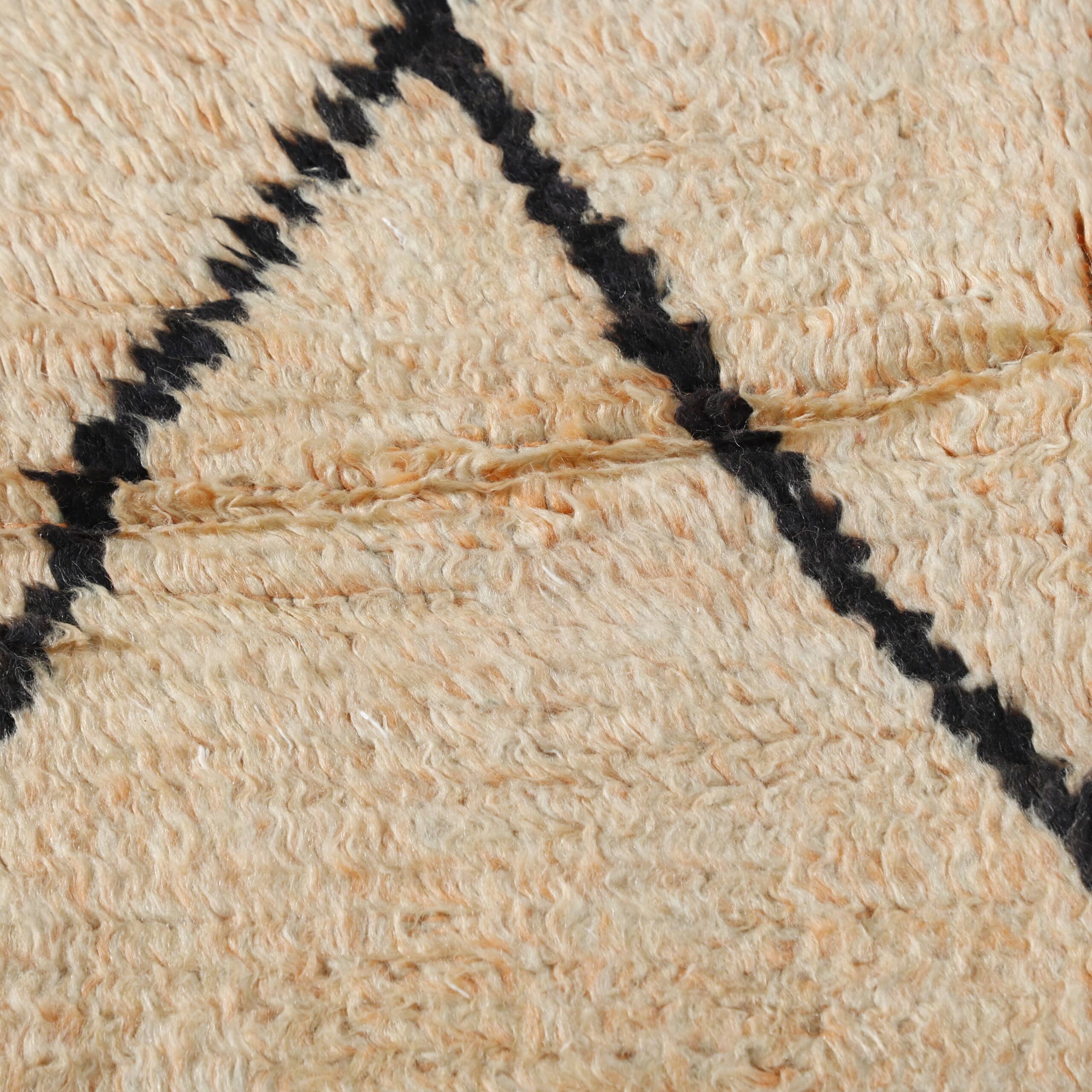Moroccan Boujaad Rug 4.9×3.3 ft – Handmade Wool Carpet with Classic Diamond Design