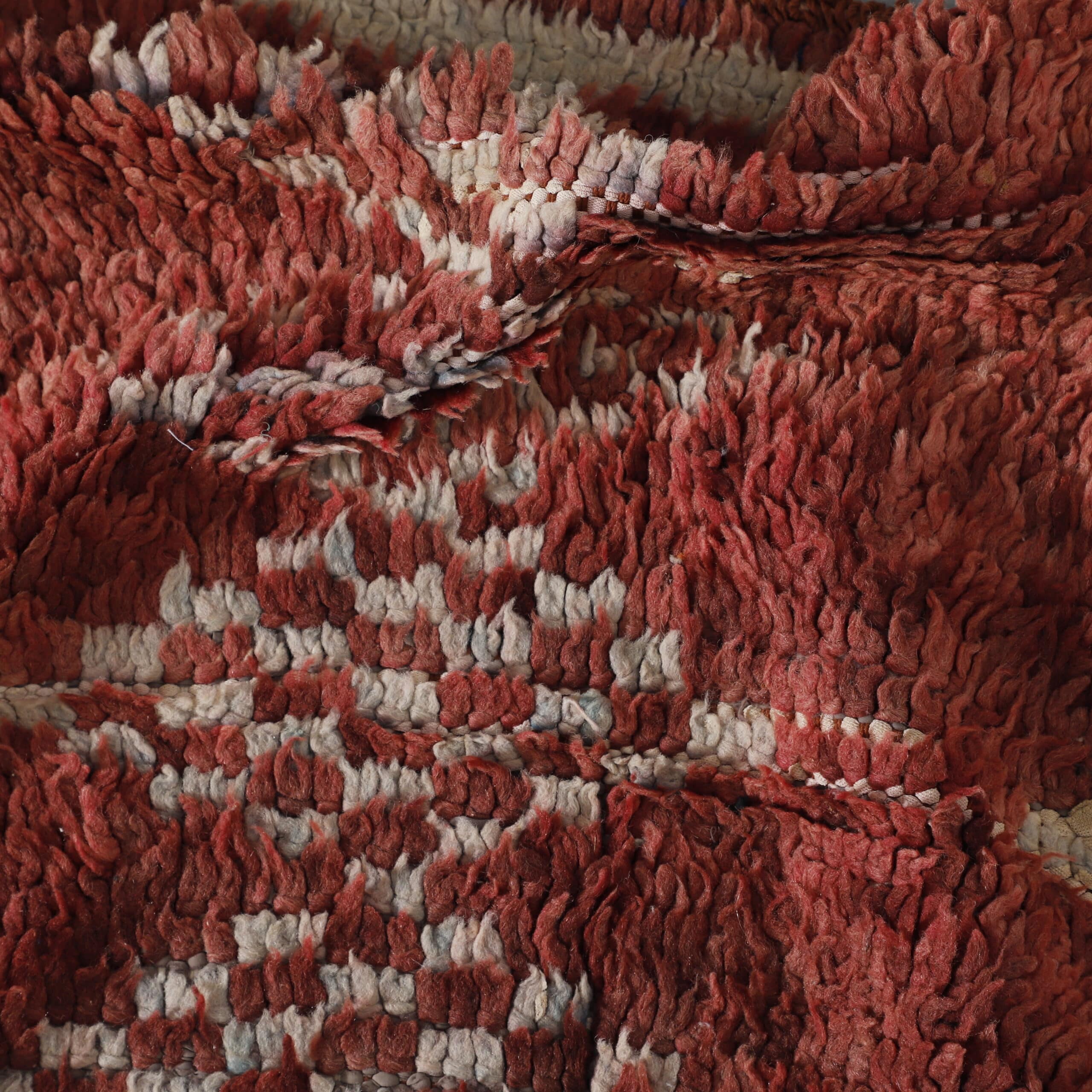 Boujaad Rug 9.2×3.1 ft – Handmade Moroccan Wool Runner in Red and Beige Geometric Design