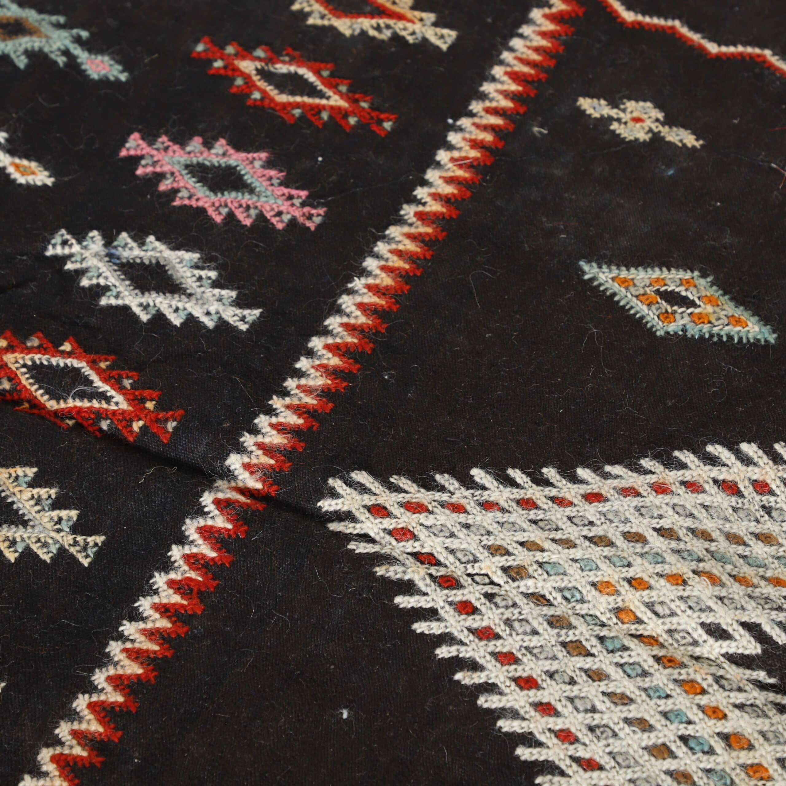 Vintage Taznakht Kilim Rug 7.5×4.5 ft – Handmade Moroccan Wool Carpet