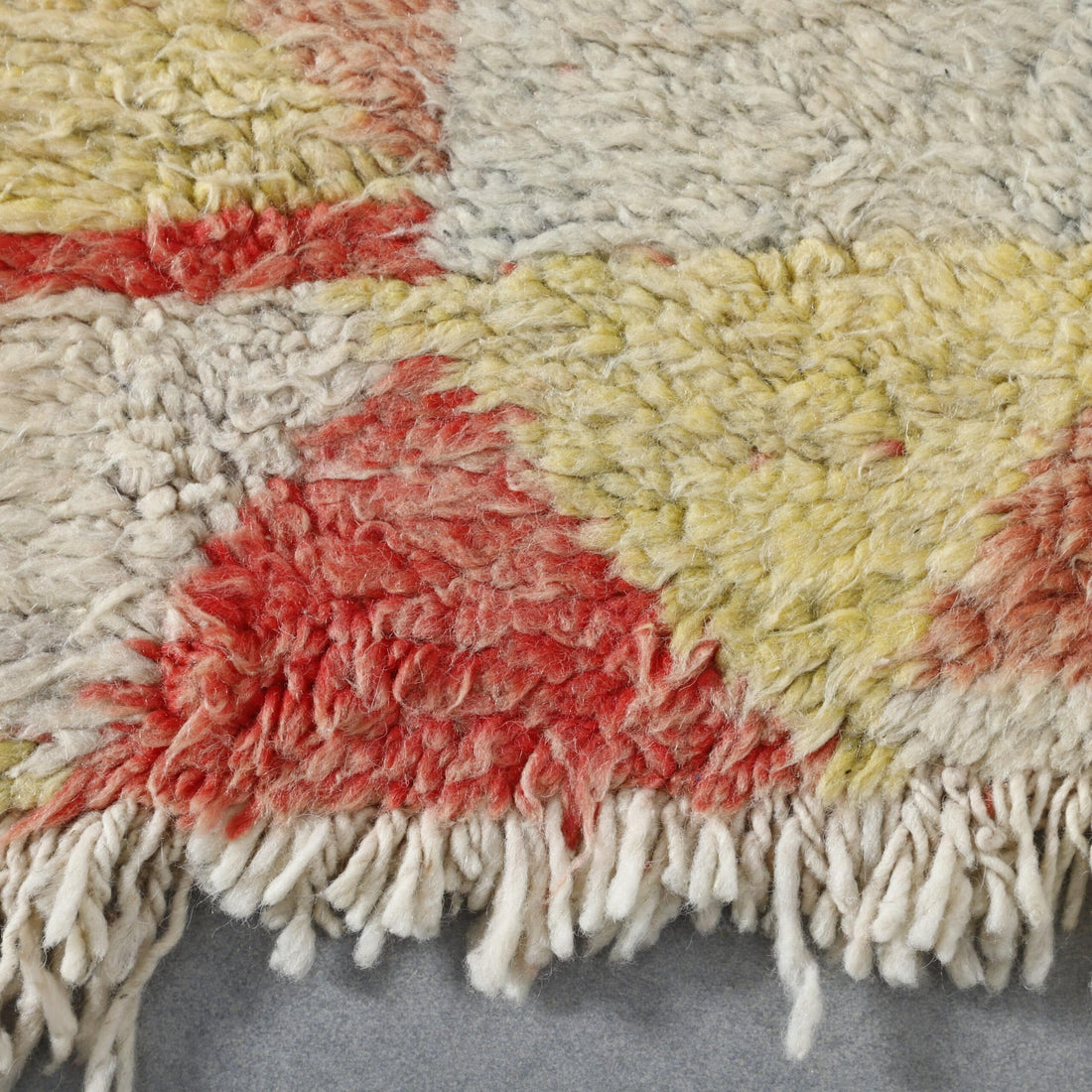 Boujaad Rug 5.2×3.3 ft – Handmade Moroccan Wool Carpet in Warm Red and Beige Tones