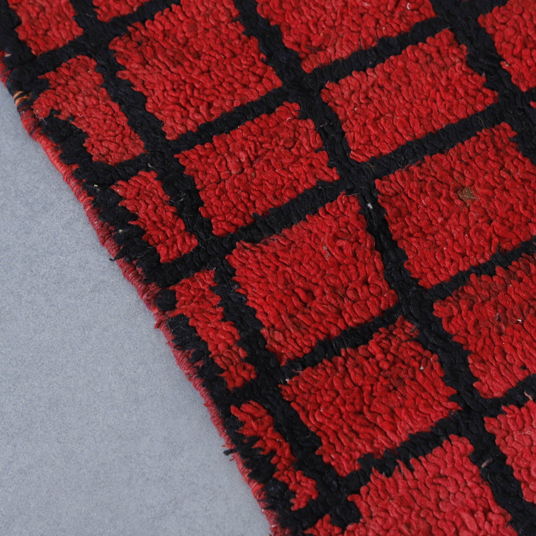 Red Vintage Rug 7.7×4.9 Ft – Moroccan Wool