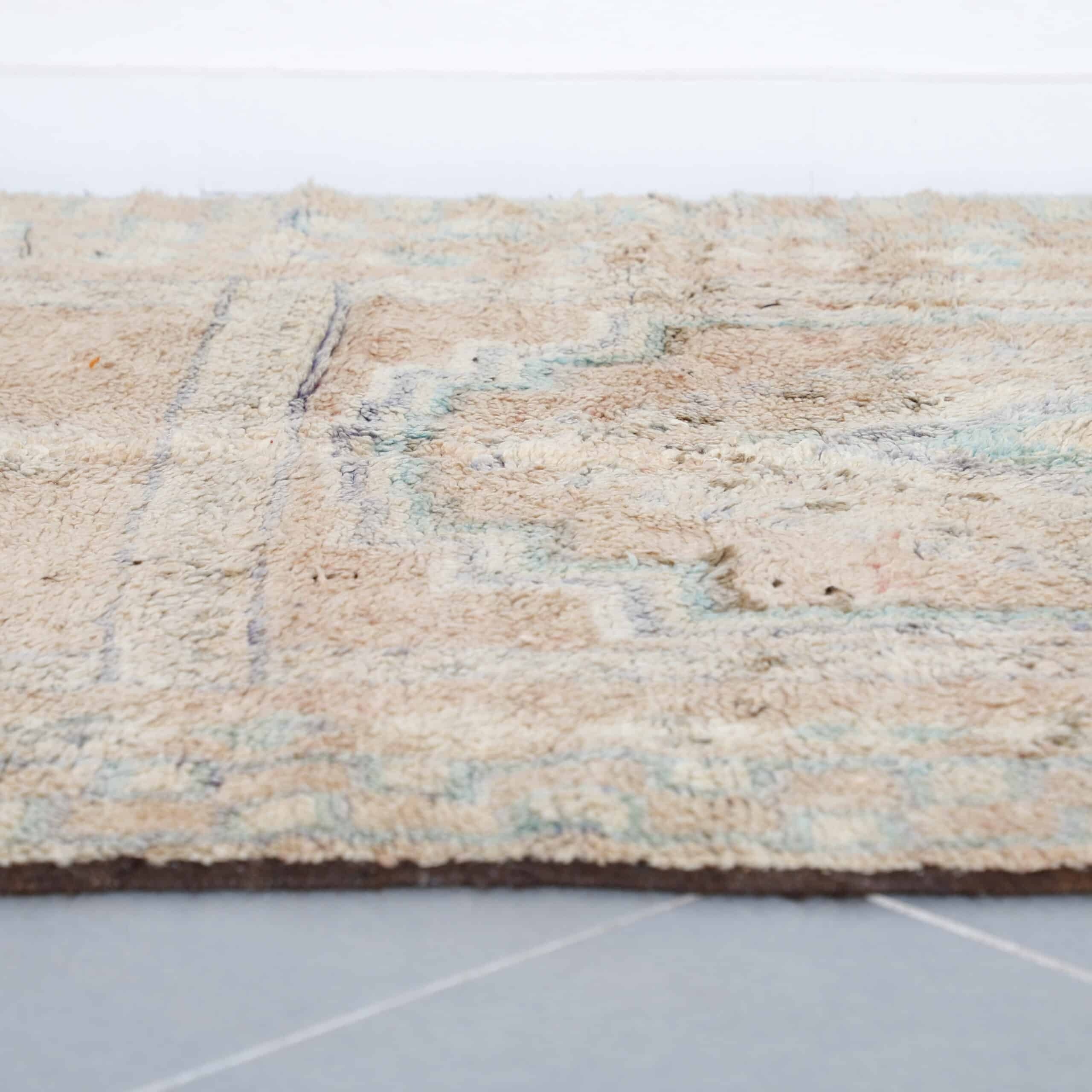 Boujaad Rug 7.9×5.1 Ft – Handwoven Moroccan
