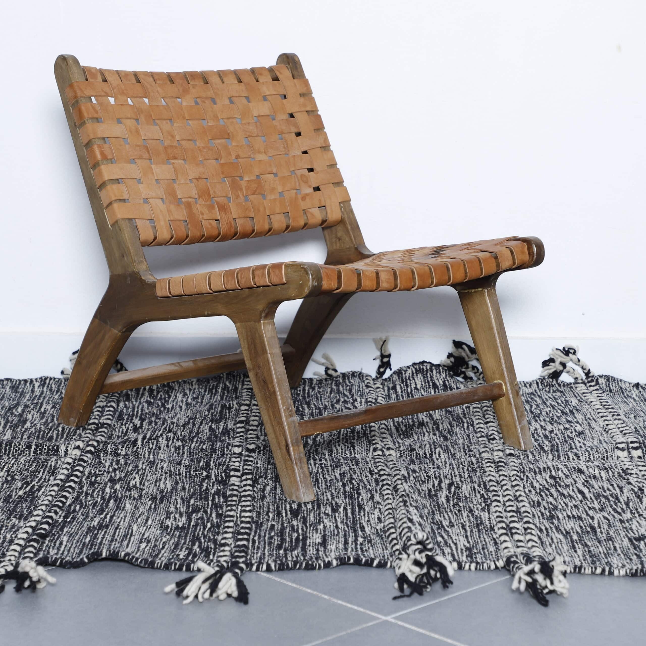 Zanafi Kilim Rug 7.9×4.4 Ft – Handwoven Black & White Moroccan Wool Carpet