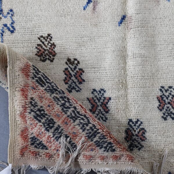 Light-Tone Moroccan Taznakht Rug 5.4×3.0 ft – Hand-Knot Wool, Subtle Tribal Design