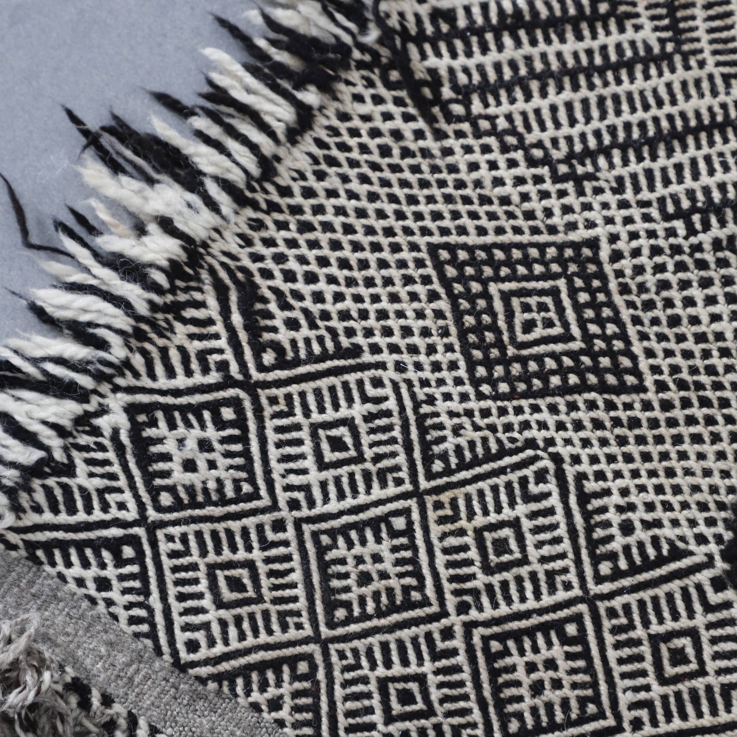 Vintage Zanafi Kilim Rug 6.6×3.6 Ft – Handmade Moroccan Wool