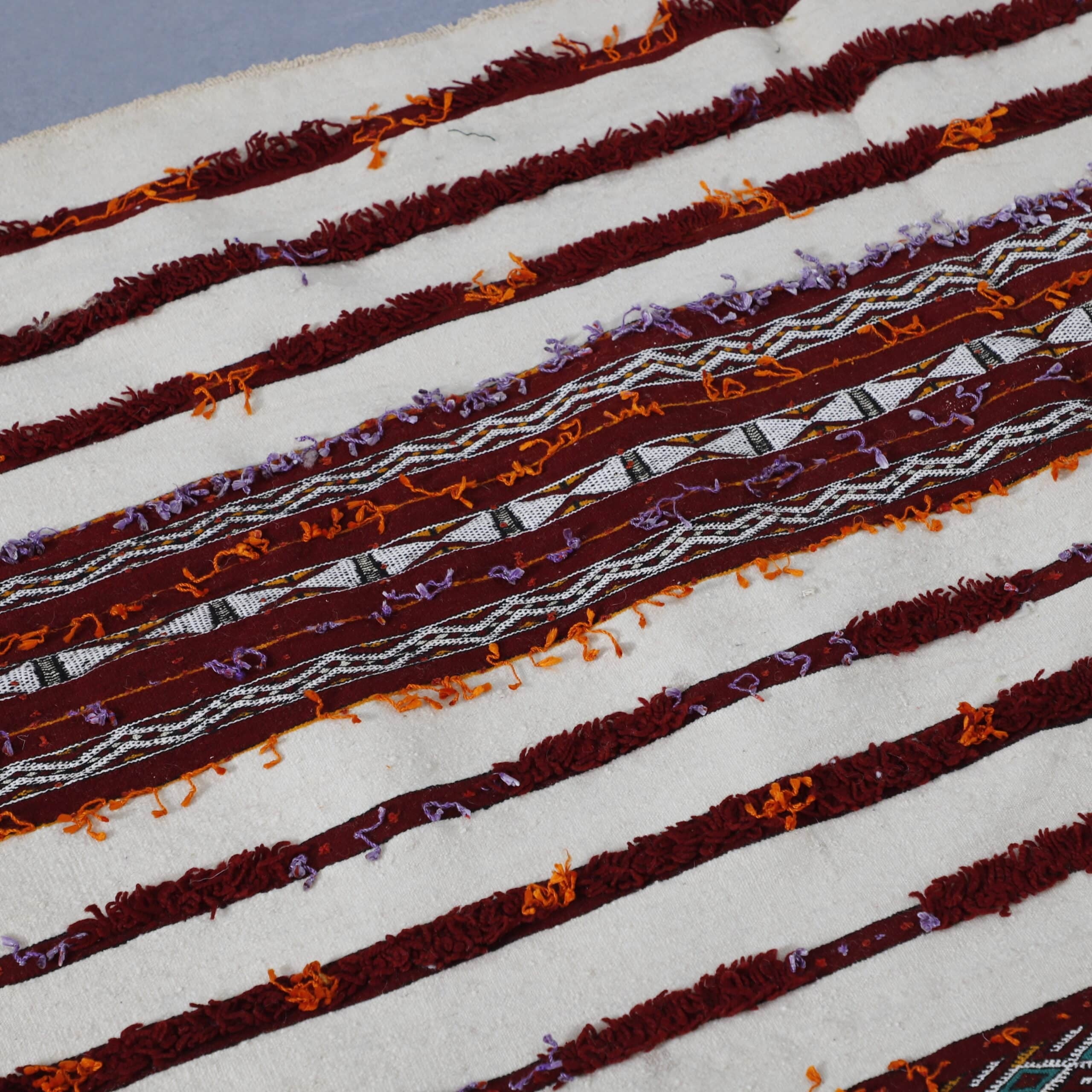 Vintage Kilim 9.4×5.2 Ft – Handwoven Moroccan Wool Rug