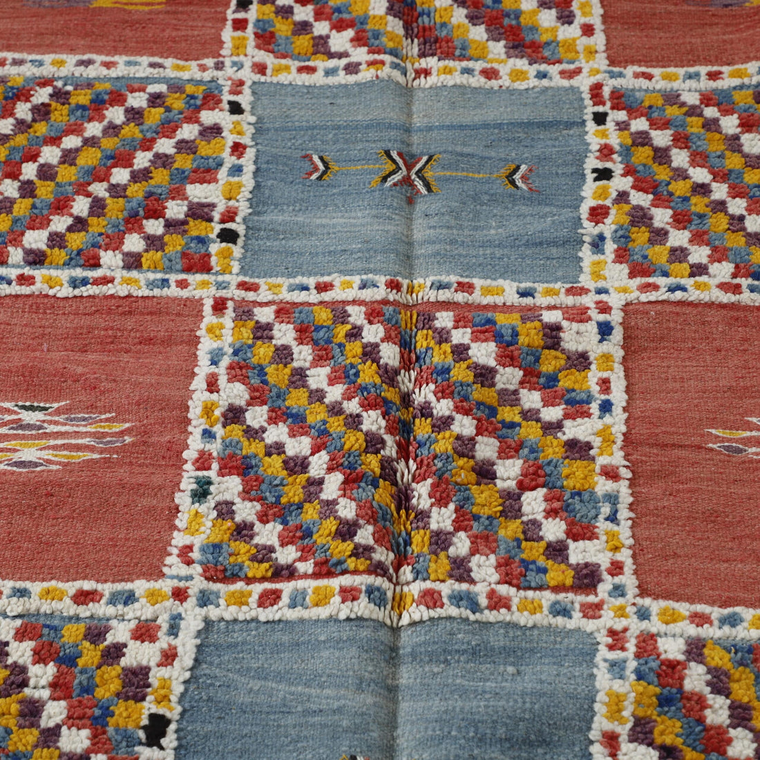 Boujaad Rug 7.9×5.1 ft – Handmade Moroccan Wool Carpet