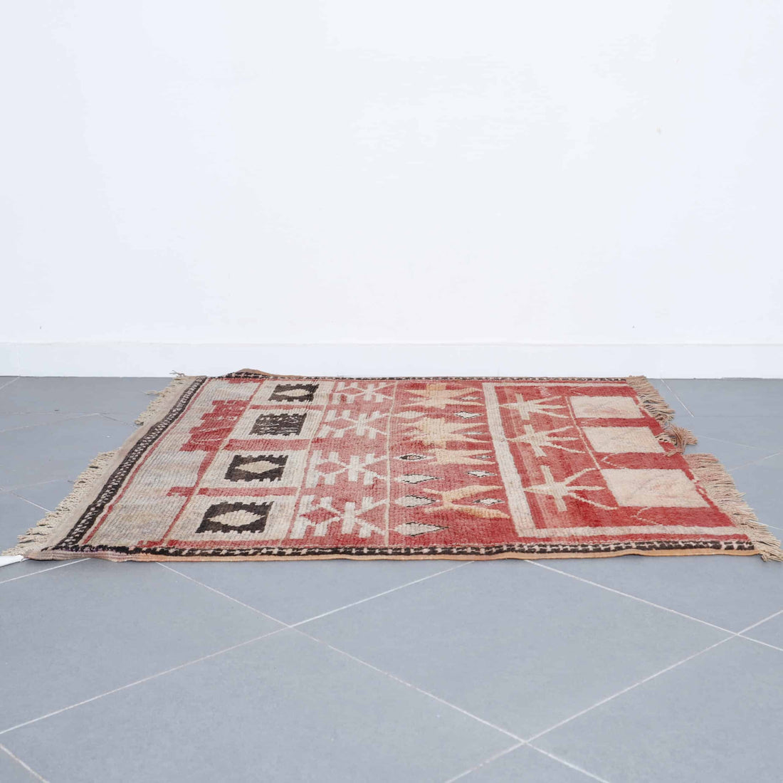 Square Boujaad Rug 5.2×4.5 Ft – Vintage Moroccan Handwoven Carpet