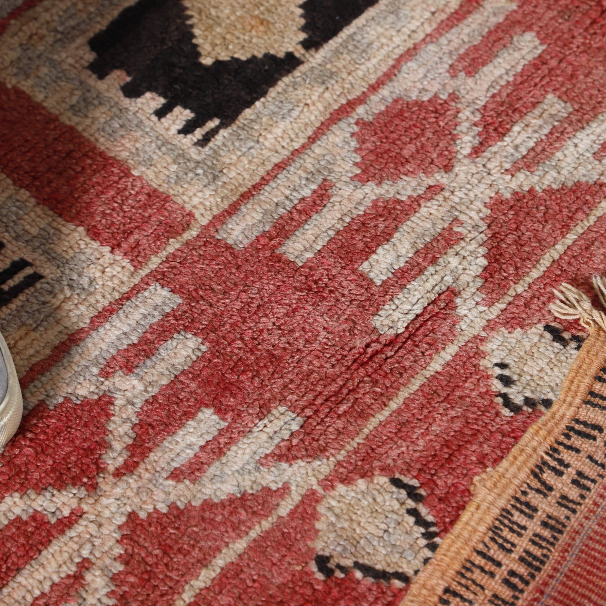 Square Boujaad Rug 5.2×4.5 Ft – Vintage Moroccan Handwoven Carpet