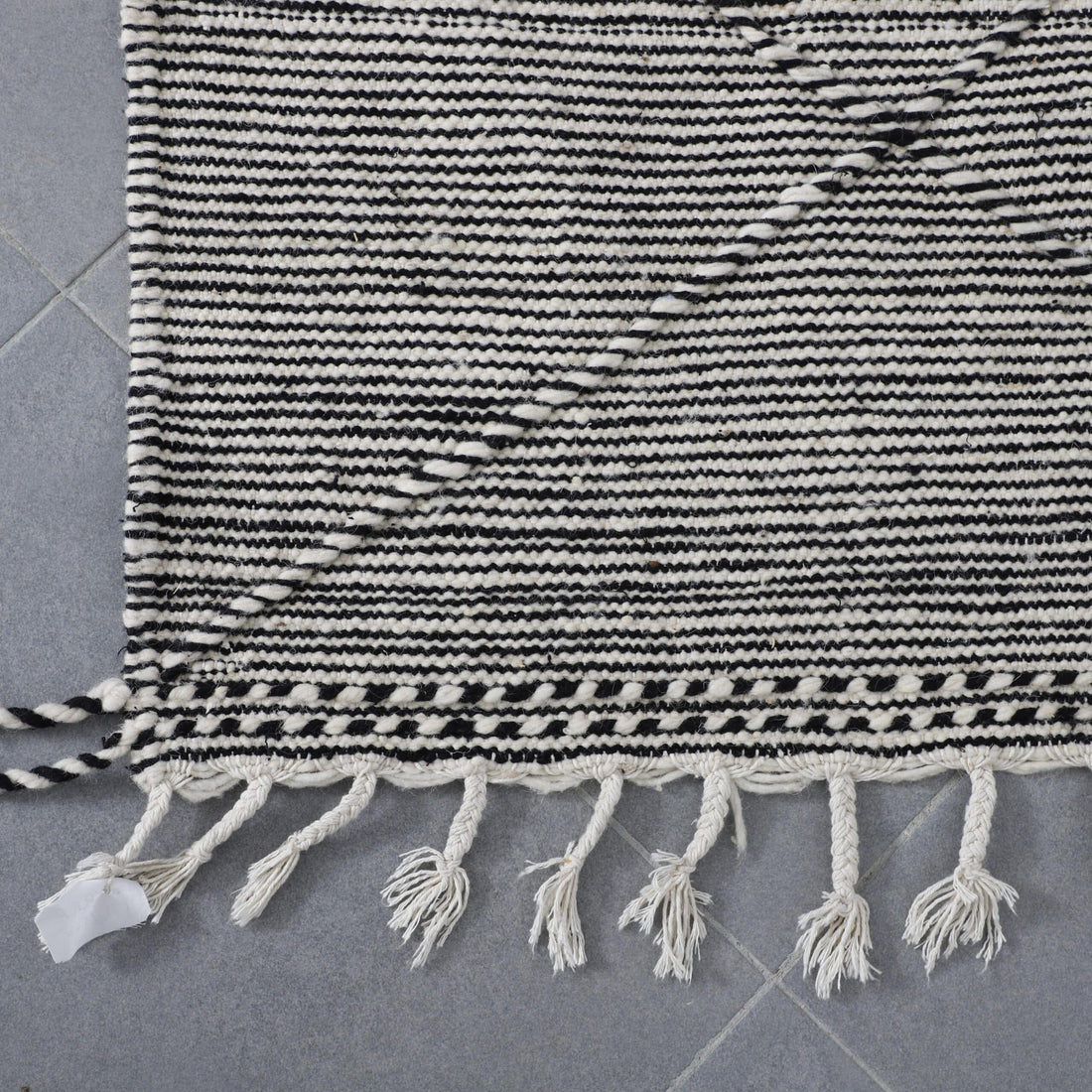 Zanafi Kilim Rug 8.2×4.8 Ft – Handwoven Moroccan Wool Rug