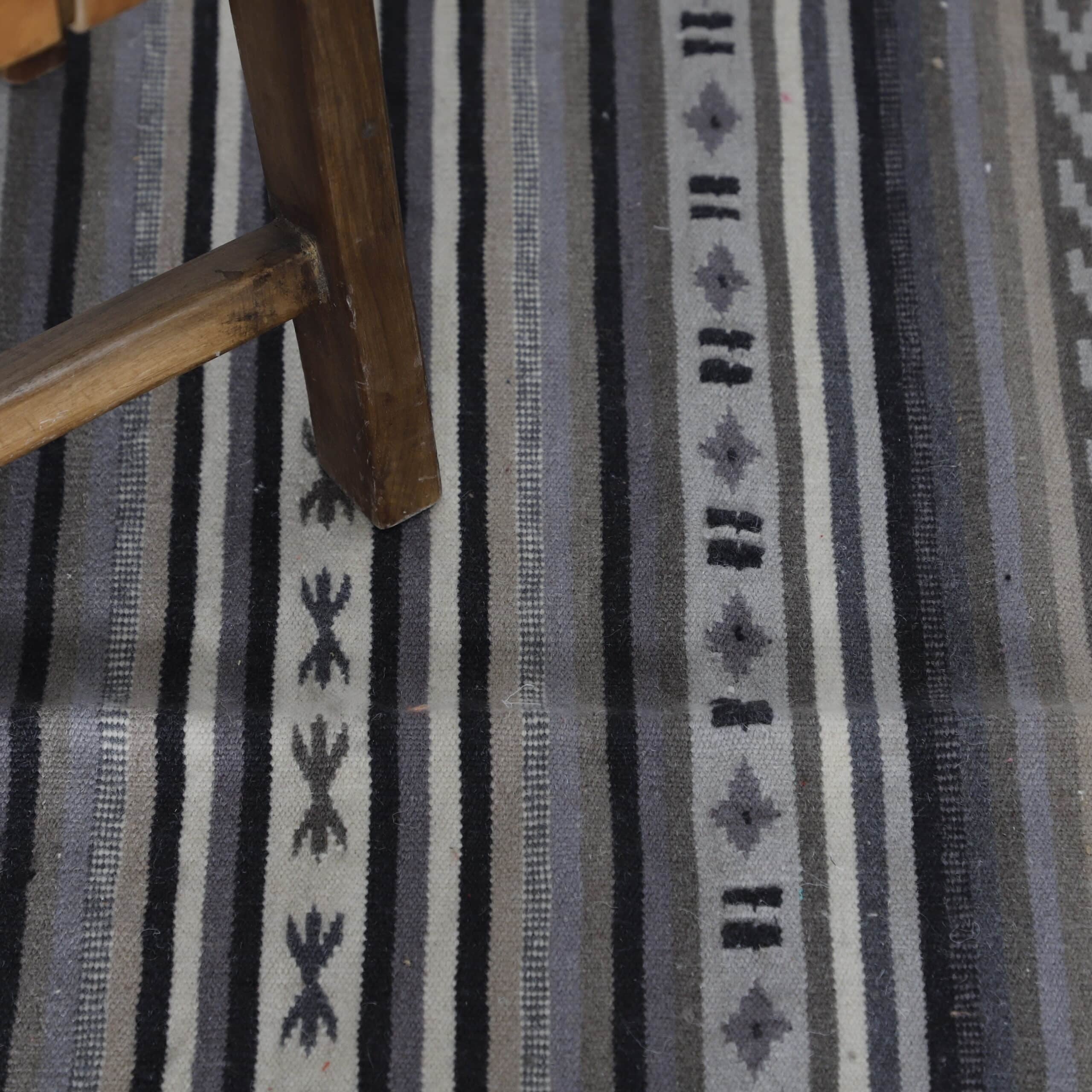 Tunisian Vintage Kilim Rug – Handmade Wool Tribal Design