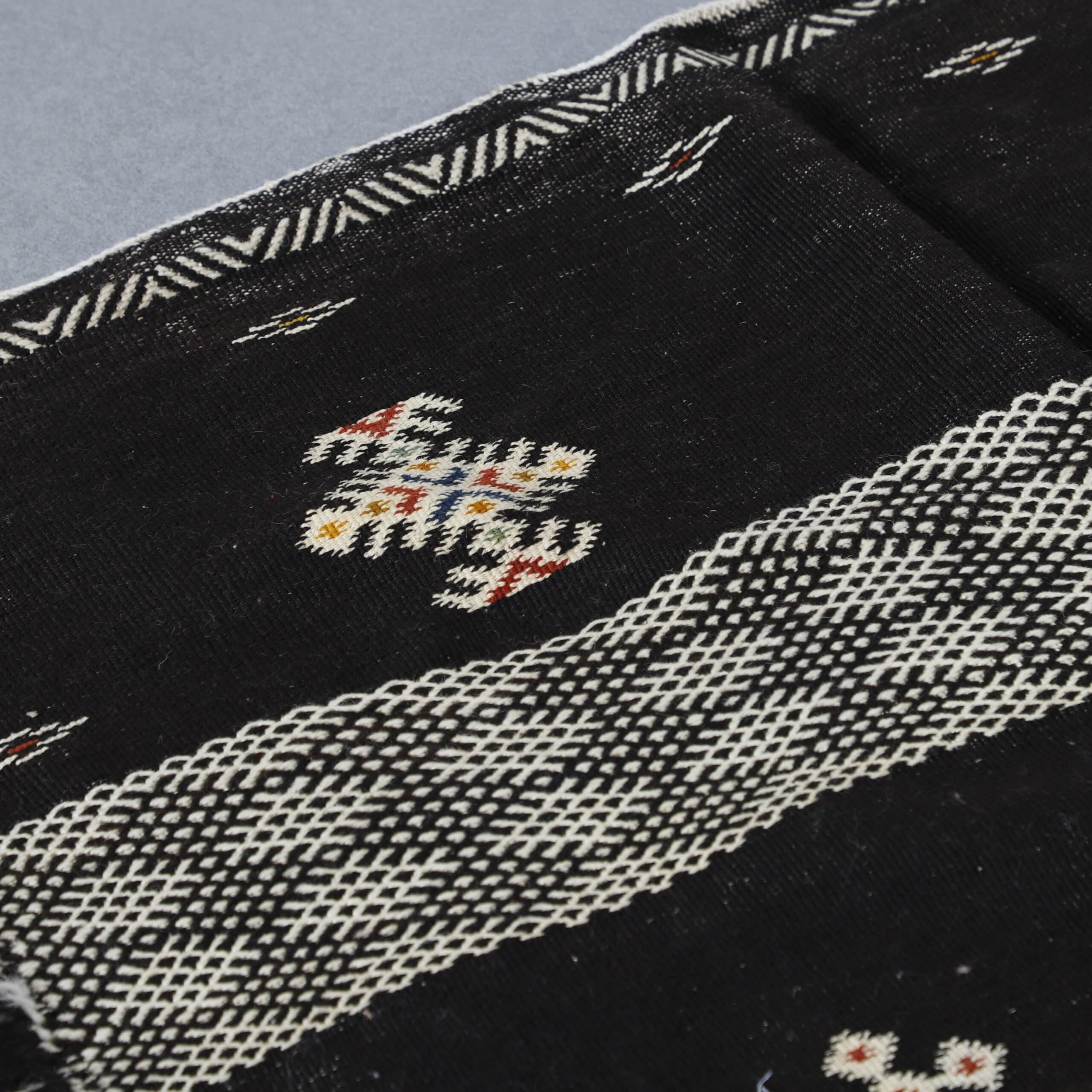 Vintage Kilim Rug 5.7×3.9 Ft