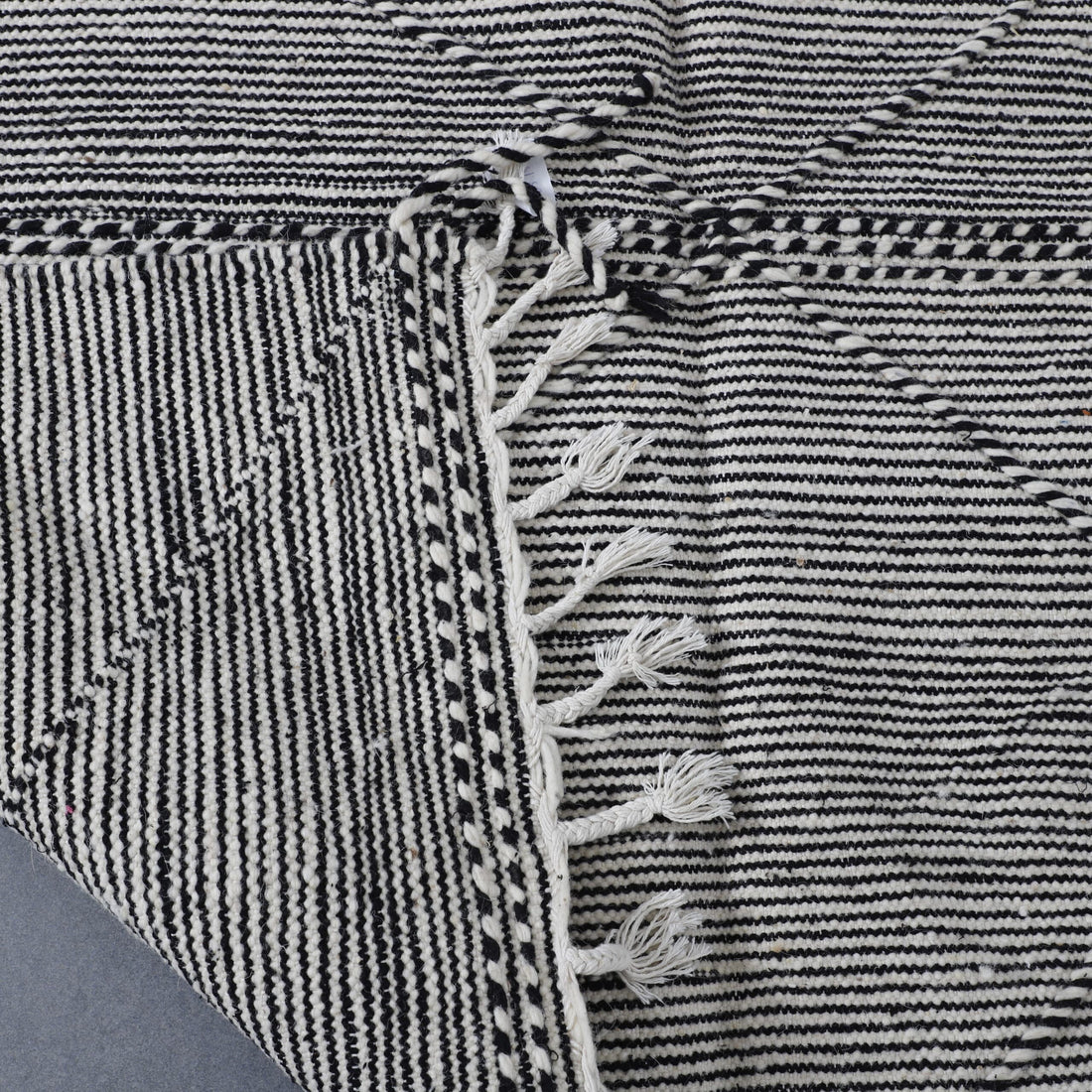 Zanafi Kilim Rug 8.2×4.8 Ft – Handwoven Moroccan Wool Rug