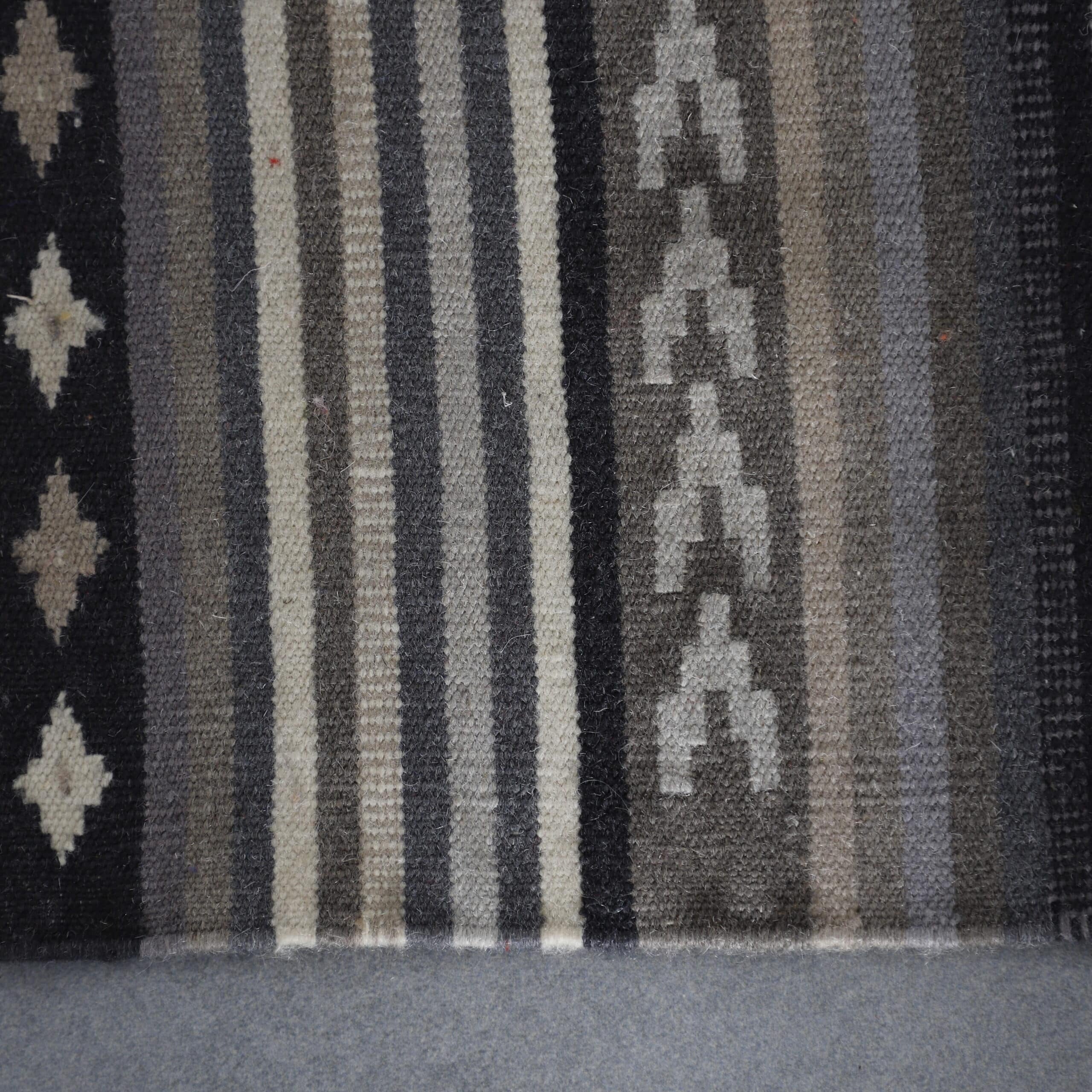 Tunisian Vintage Kilim Rug – Handmade Wool Tribal Design