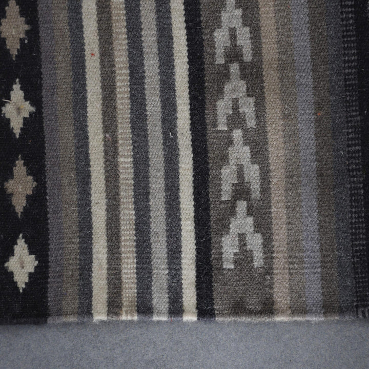 Tunisian Vintage Kilim Rug – Handmade Wool Tribal Design