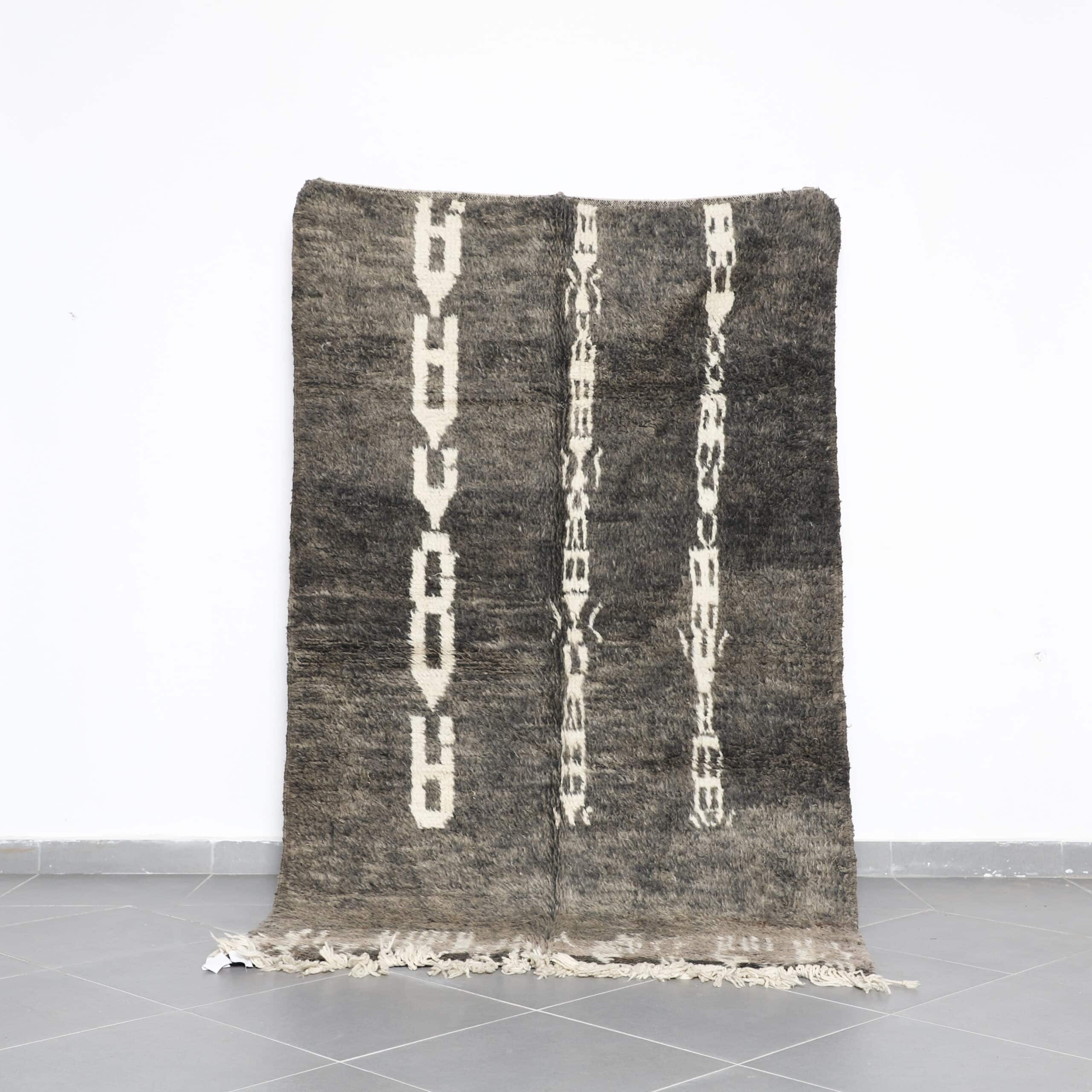 Black and White Boujaad Rug 7.9×4.8 Ft – Handmade Wool
