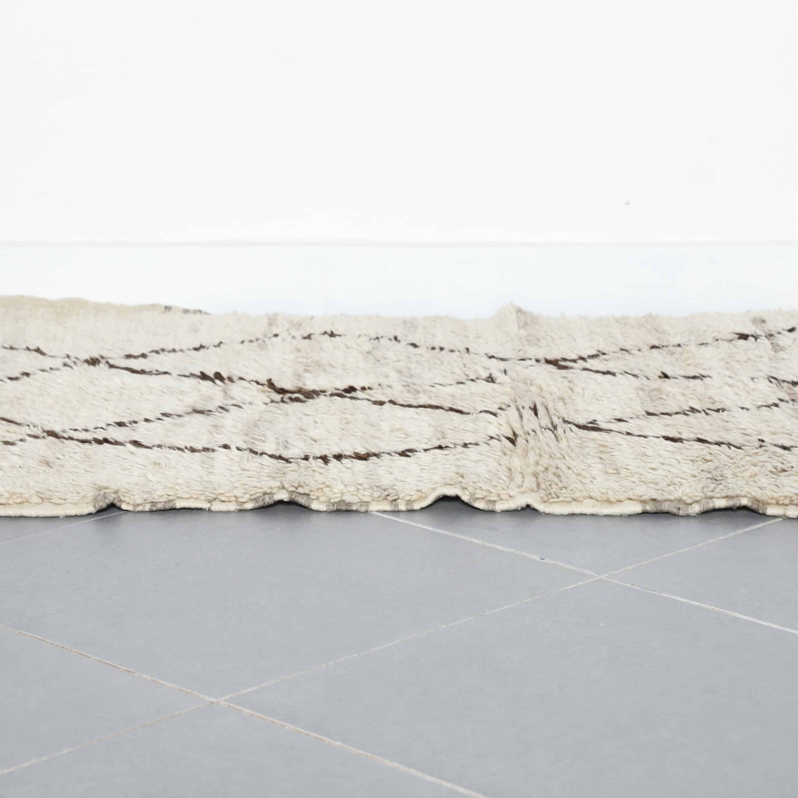Handmade Moroccan Beni Ouarain Rug 177cm x 100cm – White Wool Berber Carpet