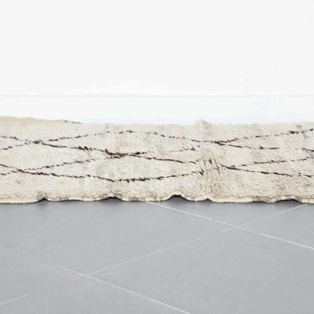 Handmade Moroccan Beni Ouarain Rug 177cm x 100cm – White Wool Berber Carpet