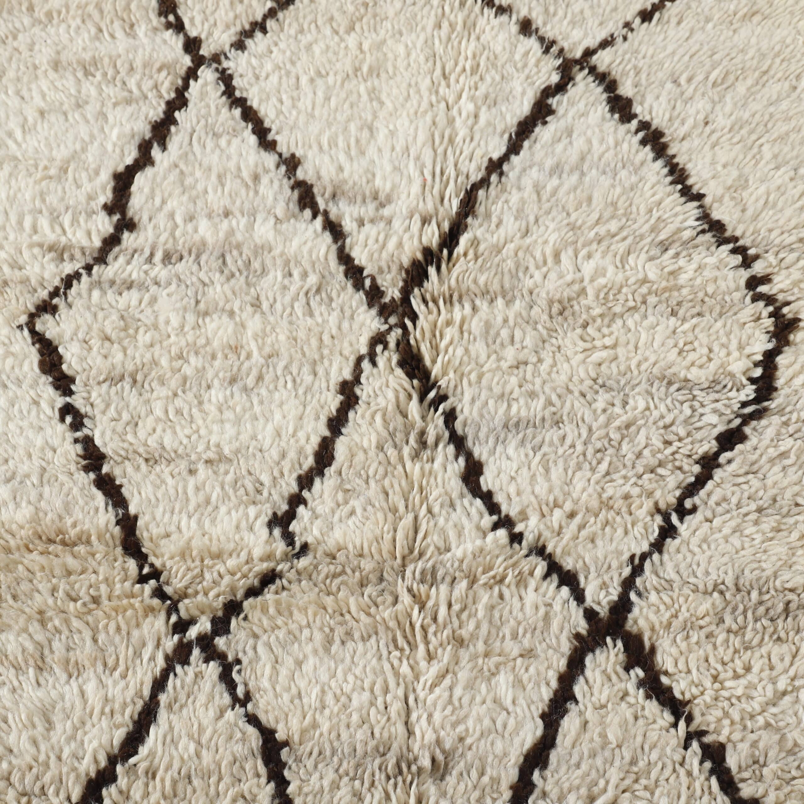 Handmade Moroccan Beni Ouarain Rug 177cm x 100cm – White Wool Berber Carpet
