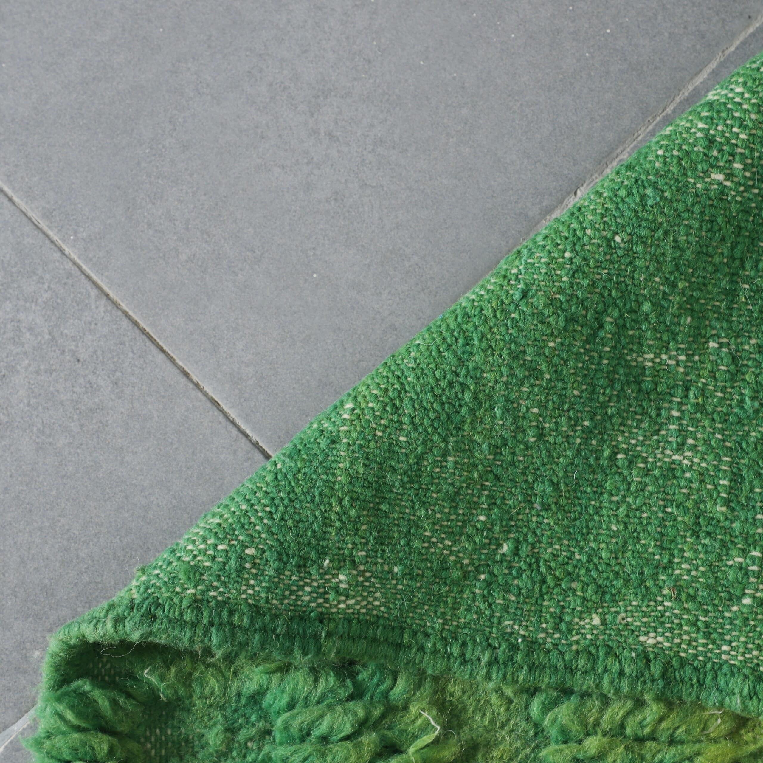Green Moroccan Beni Ouarain Rug 138cm x 93cm – Handwoven Wool Carpet