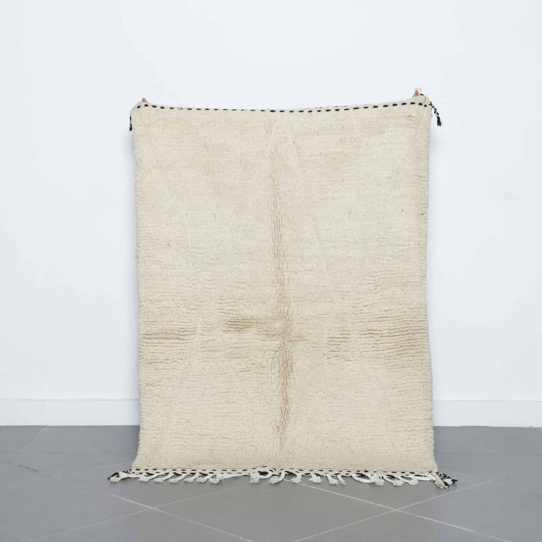 Handmade Moroccan Beni Ouarain Rug 150cm x 100cm – Minimalist Wool Carpet