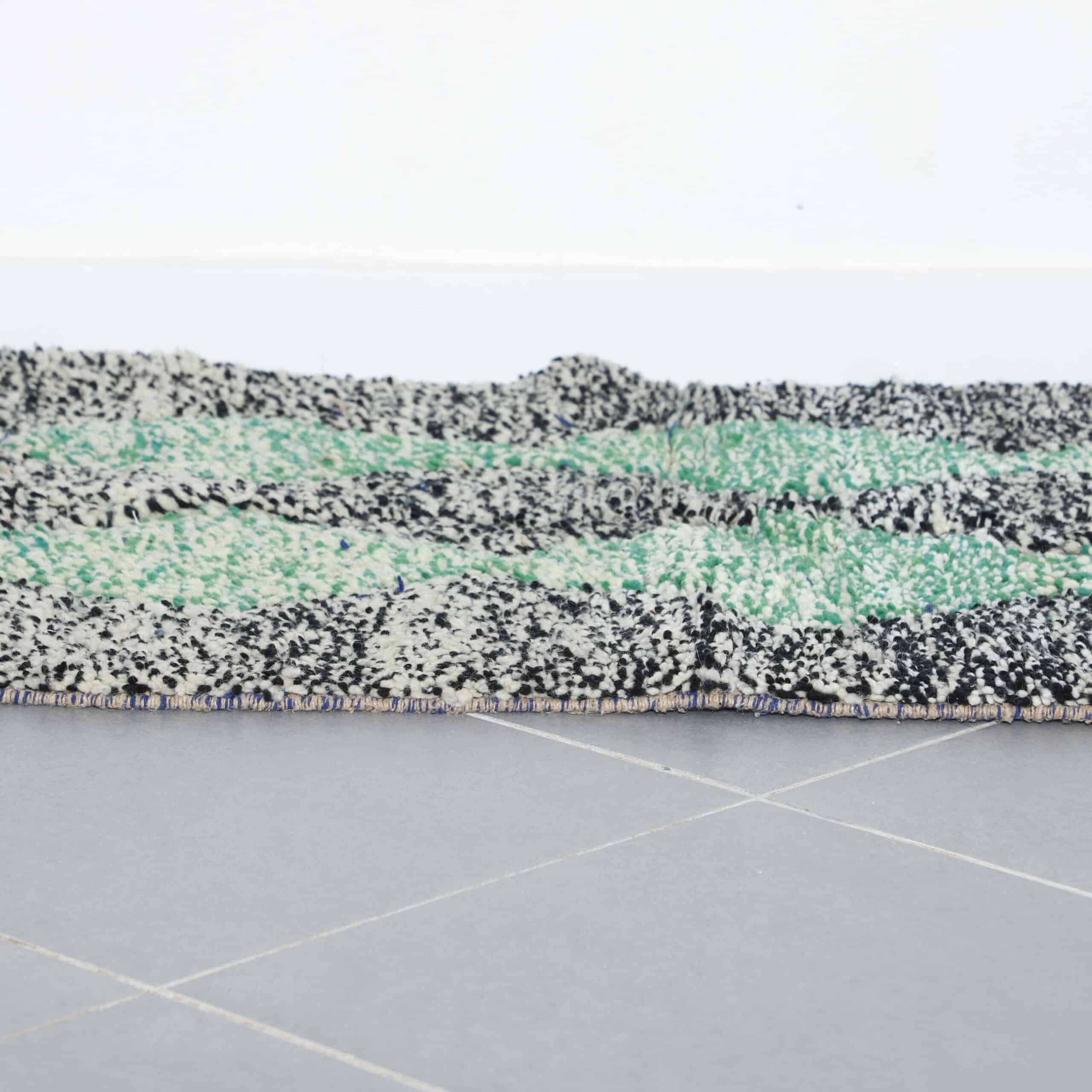 Handmade Moroccan Beni Ouarain Rug 142cm x 95cm – Green Wool Berber Carpet