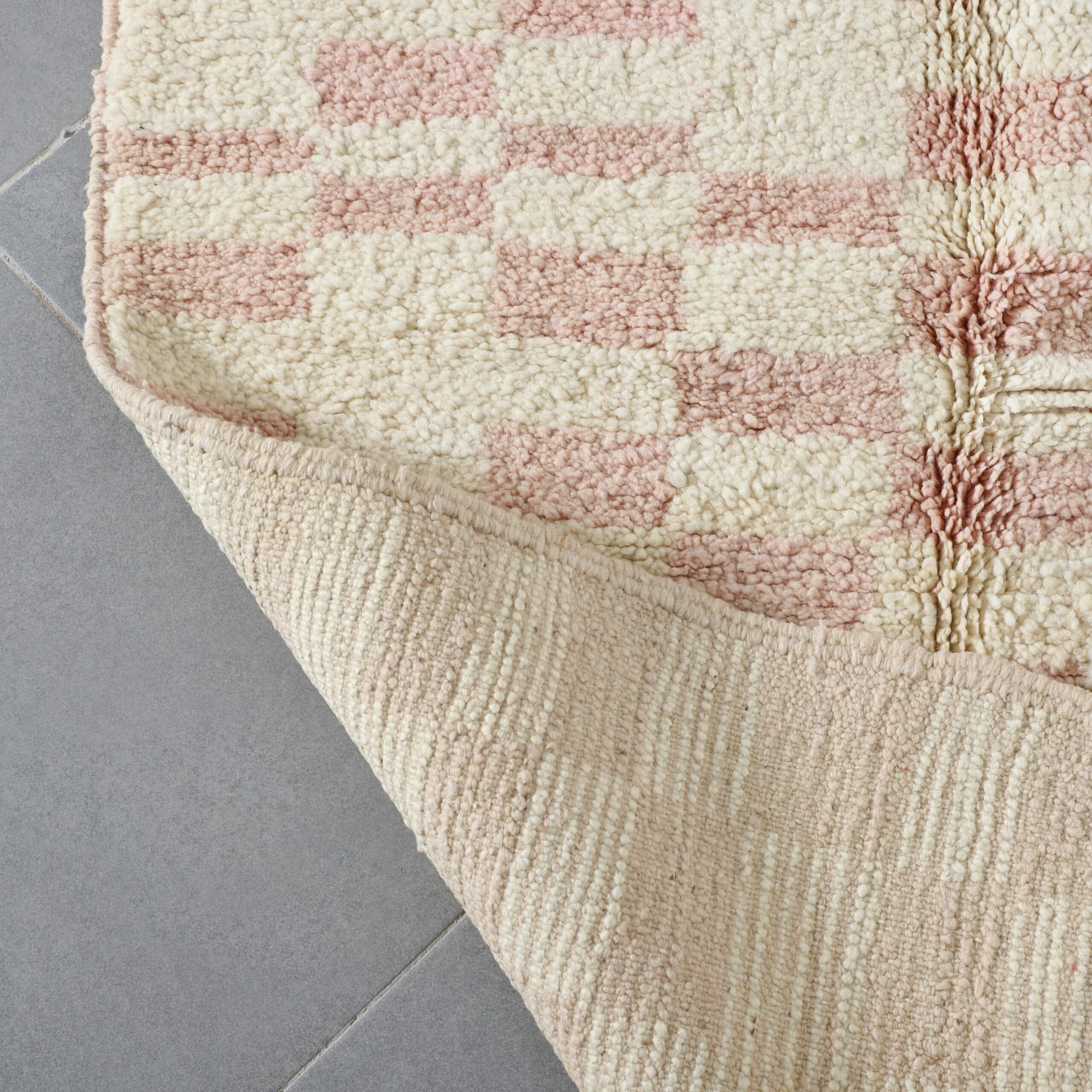Handmade Moroccan Beni Ouarain Checkered Rug 145cm x 105cm – Pink Wool Berber Carpet